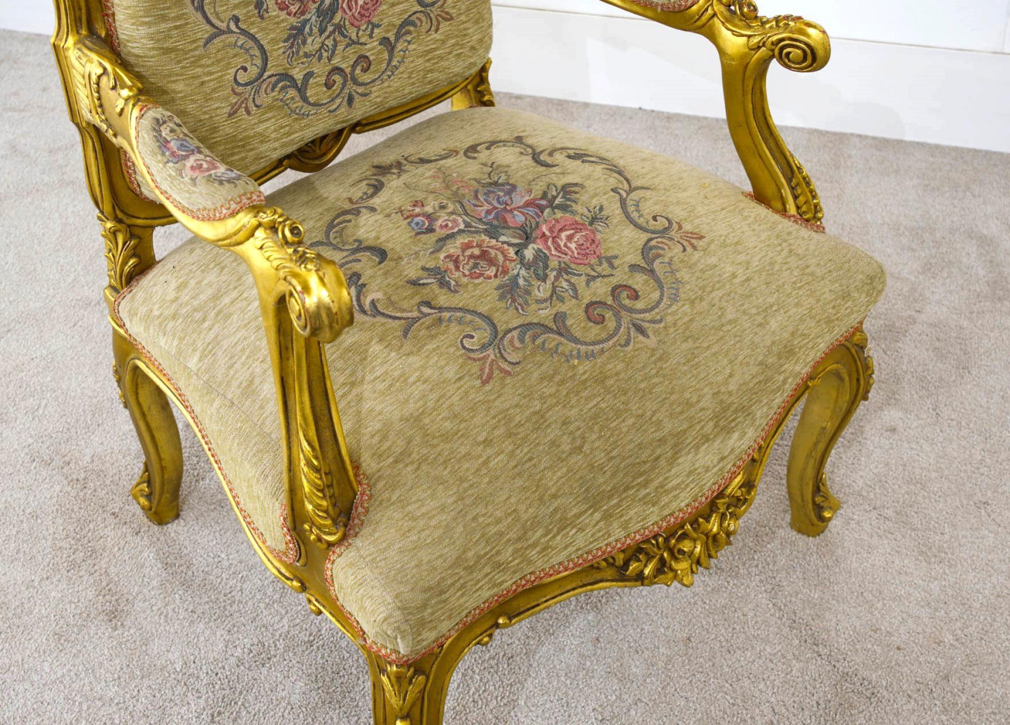 Coppia di sedie dorate francesi Antique Fauteuils in vendita 2