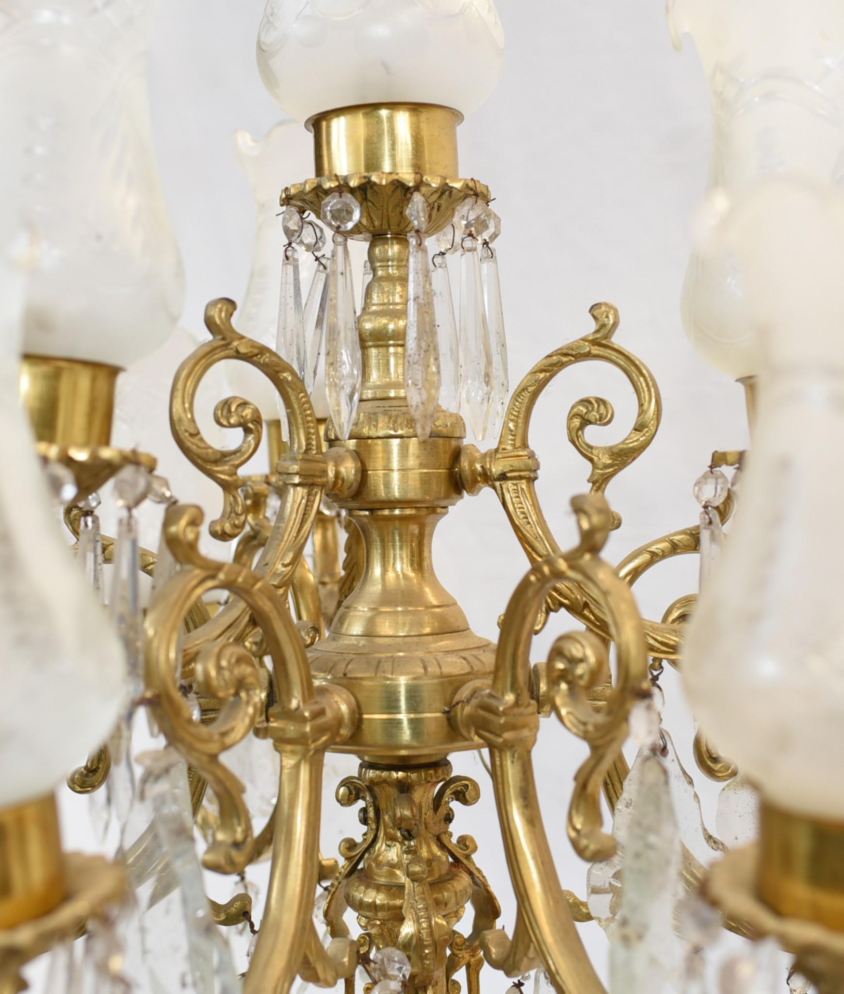 Pareja de lámparas doradas francesas Lámparas de mesa imperio en venta 1