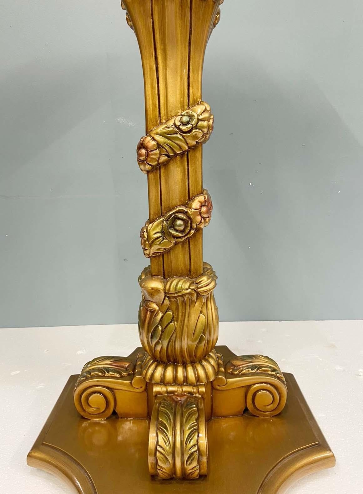 Paire de guéridons français dorés néo-classique baroque en vente 2