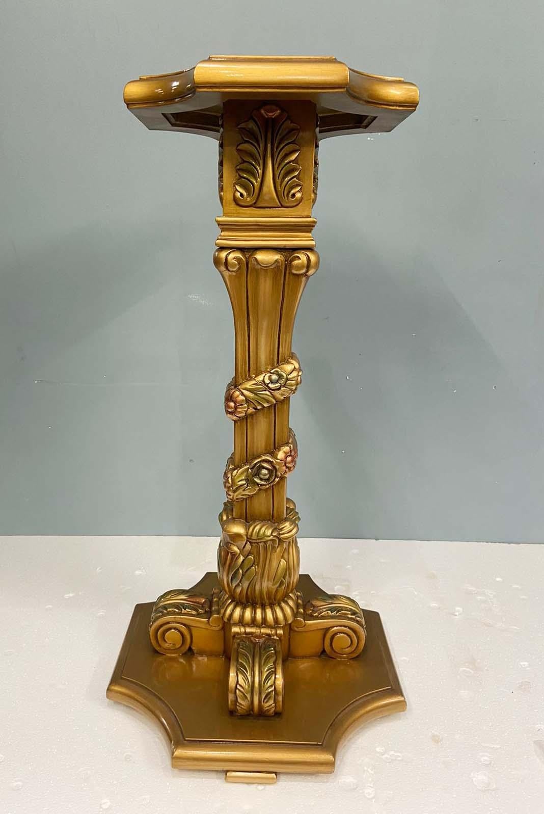 Paire de guéridons français dorés néo-classique baroque en vente 3