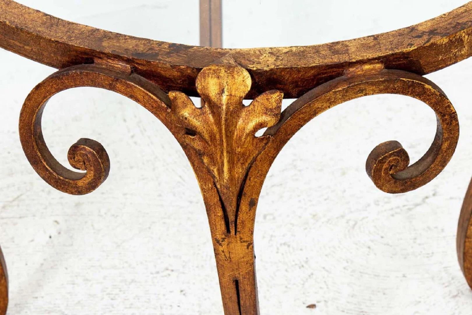 Paar französische Beistelltische aus vergoldetem Schmiedeeisen und Glas im Zustand „Gut“ im Angebot in New York, NY