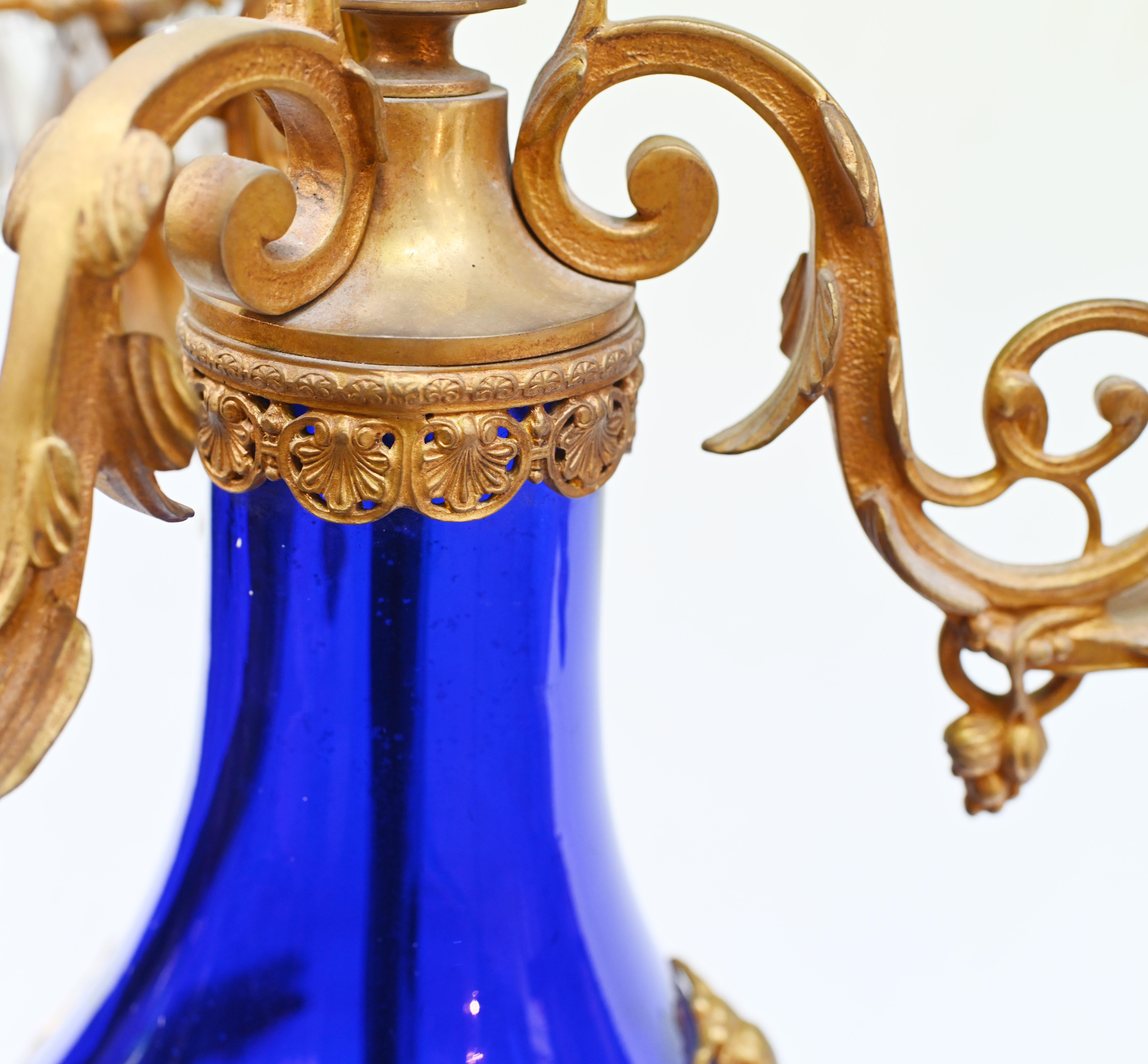 Paire de candélabres en verre français dorés Empire 1870 en vente 5