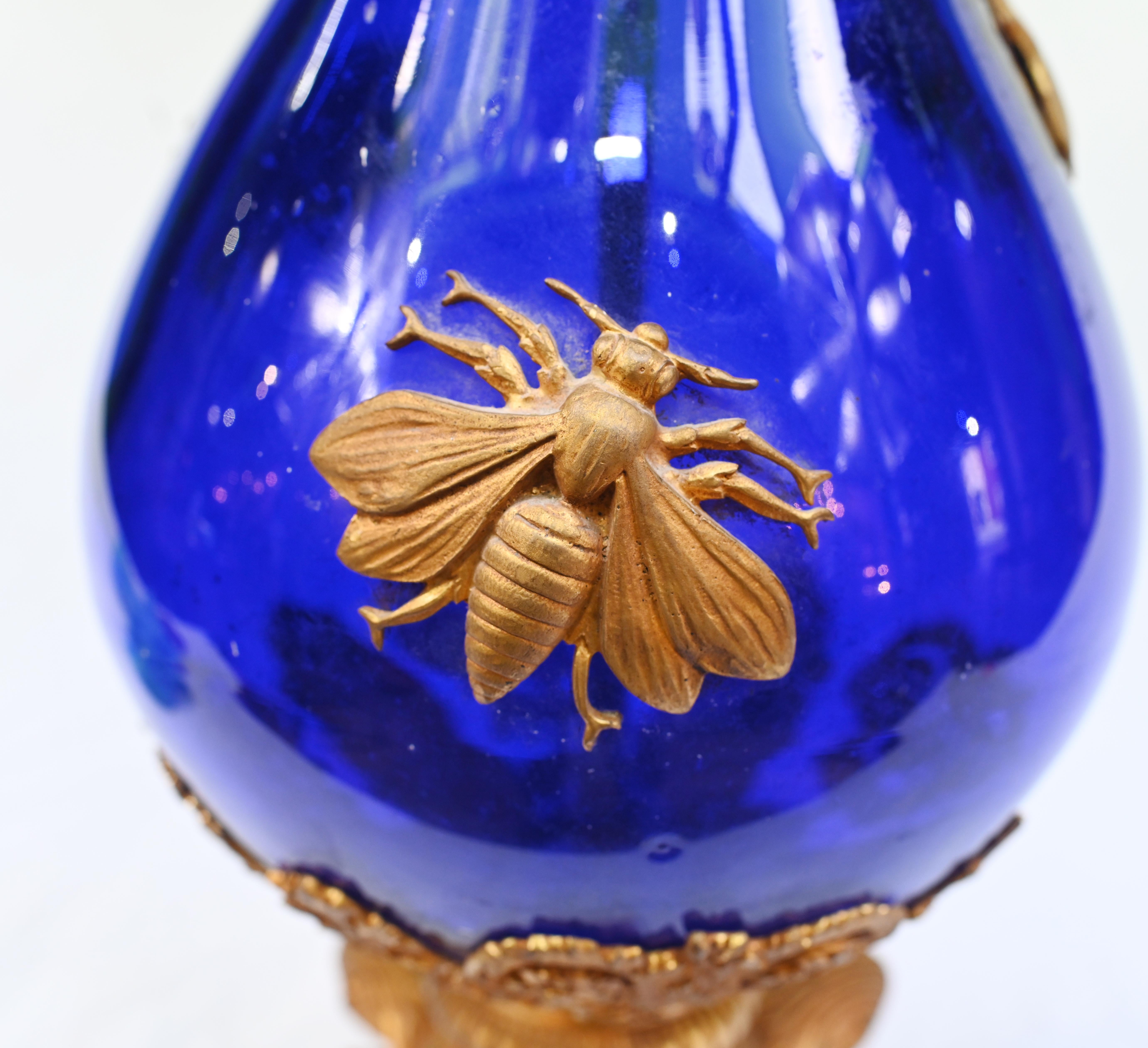 Paire de candélabres en verre français dorés Empire 1870 en vente 7