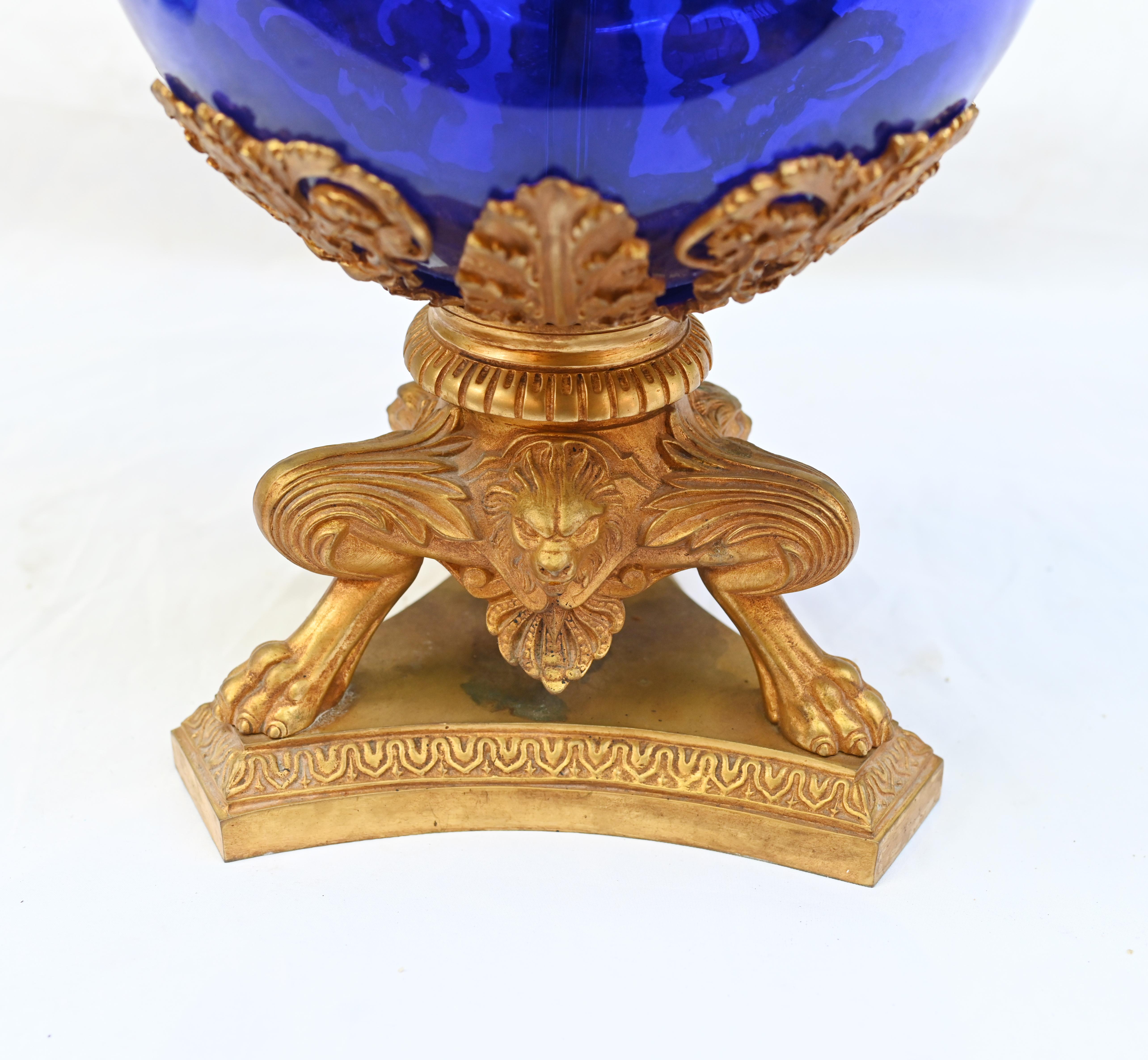 Fin du XIXe siècle Paire de candélabres en verre français dorés Empire 1870 en vente