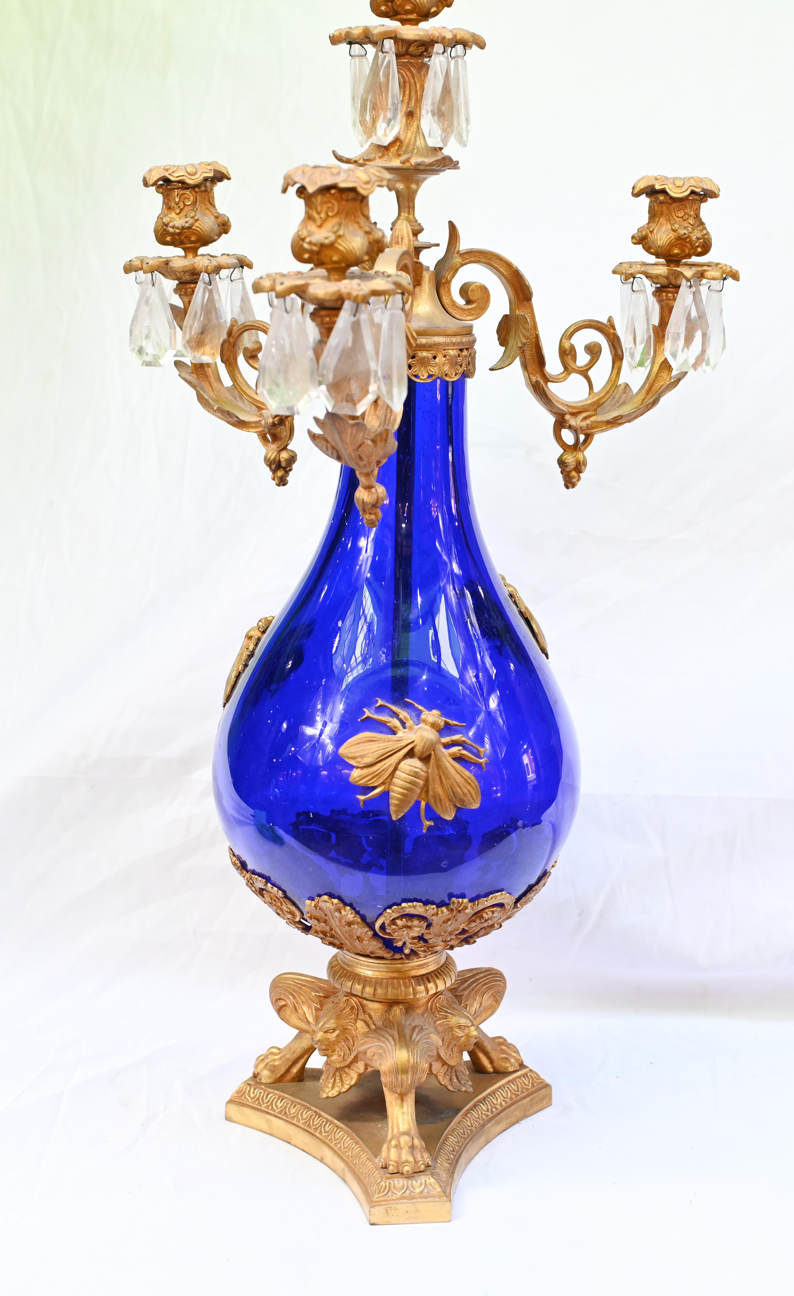 Paire de candélabres en verre français dorés Empire 1870 en vente 3