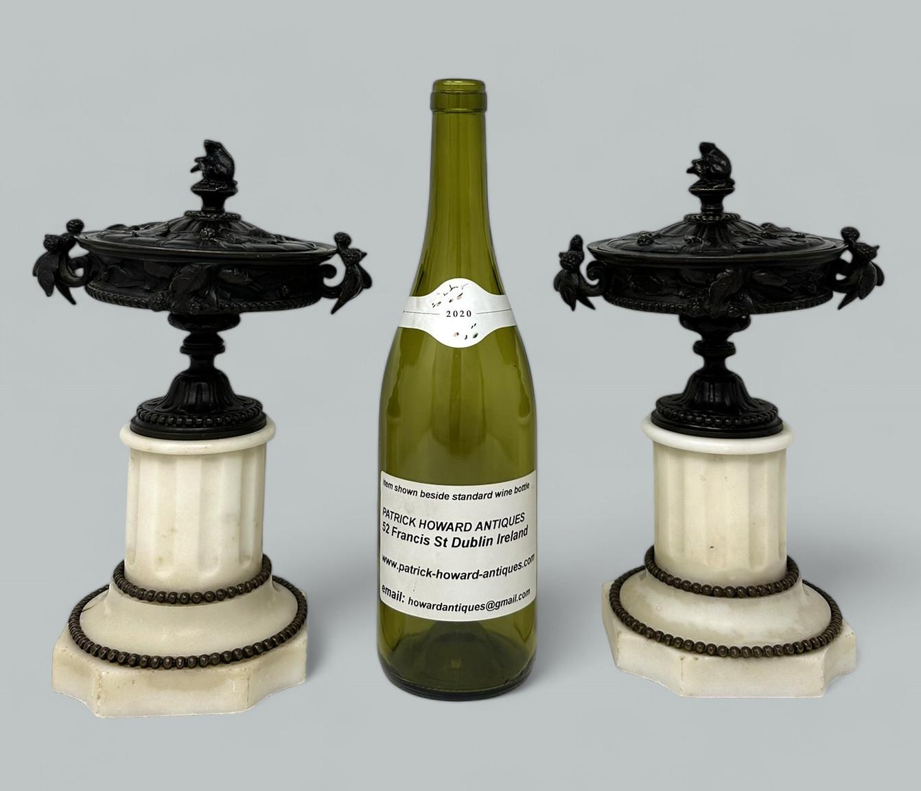 Coppia di vasi in marmo statutario francese Grand Tour Ormolu Bronzo Dore 19Ct in vendita 4
