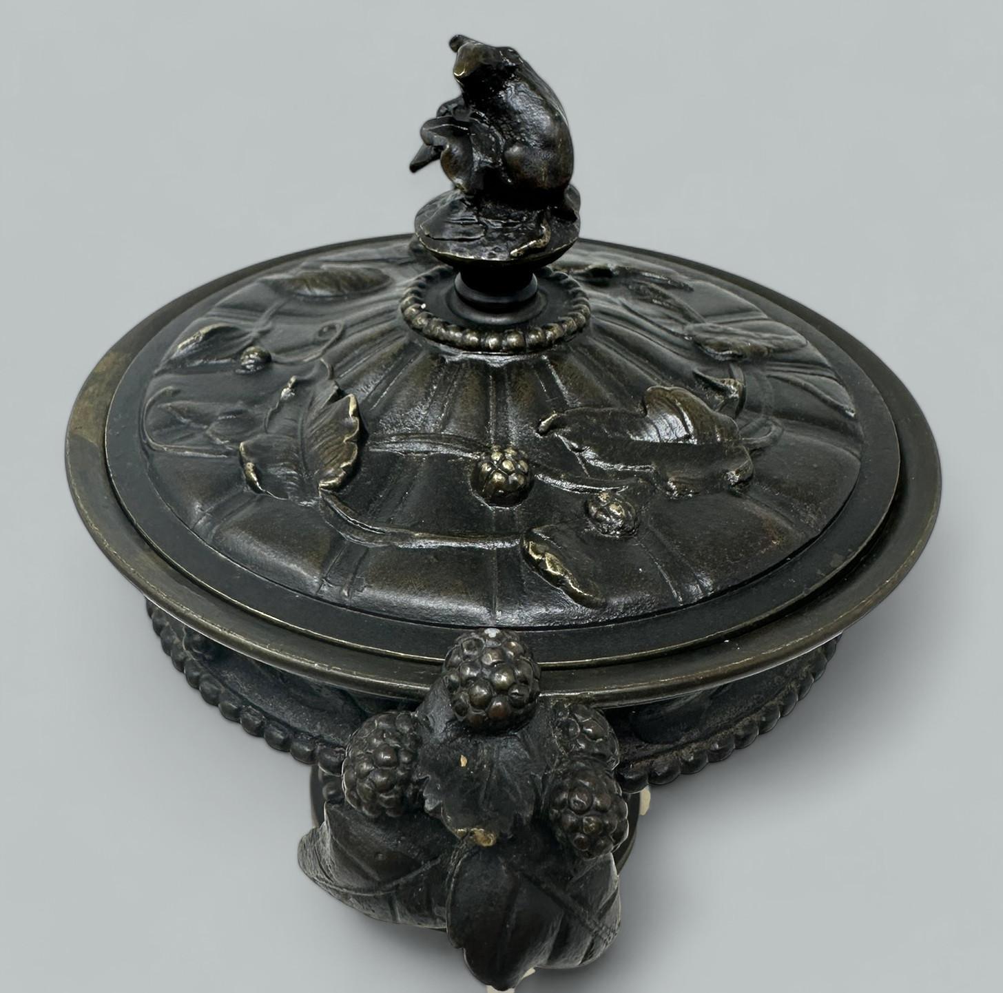 Calco Coppia di vasi in marmo statutario francese Grand Tour Ormolu Bronzo Dore 19Ct in vendita