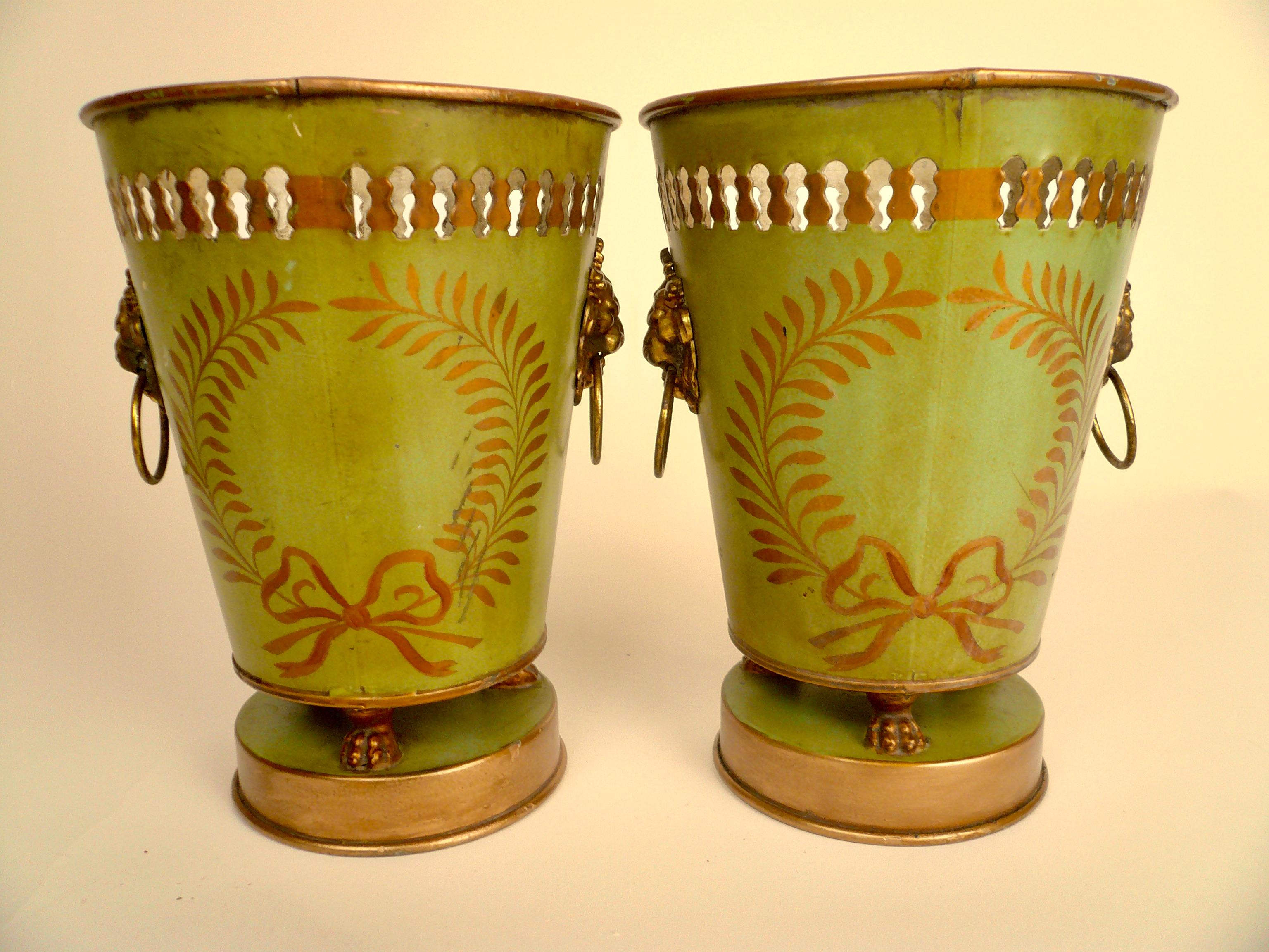 Pair French Green Painted Tole Cachepots or Platnern In Good Condition For Sale In Pittsburgh, PA
