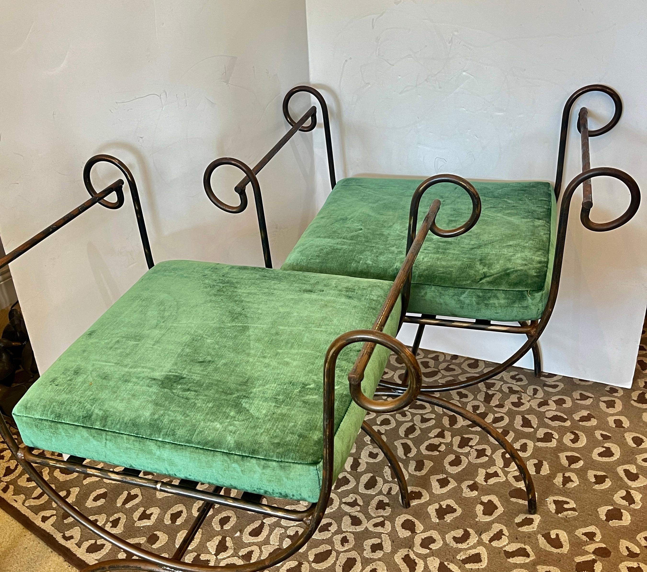 Paire de tabourets en fer Curule Hollywood Regency, années 1920 en vente 2