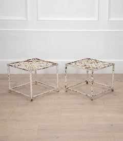 Paar französische niedrige Eisentische