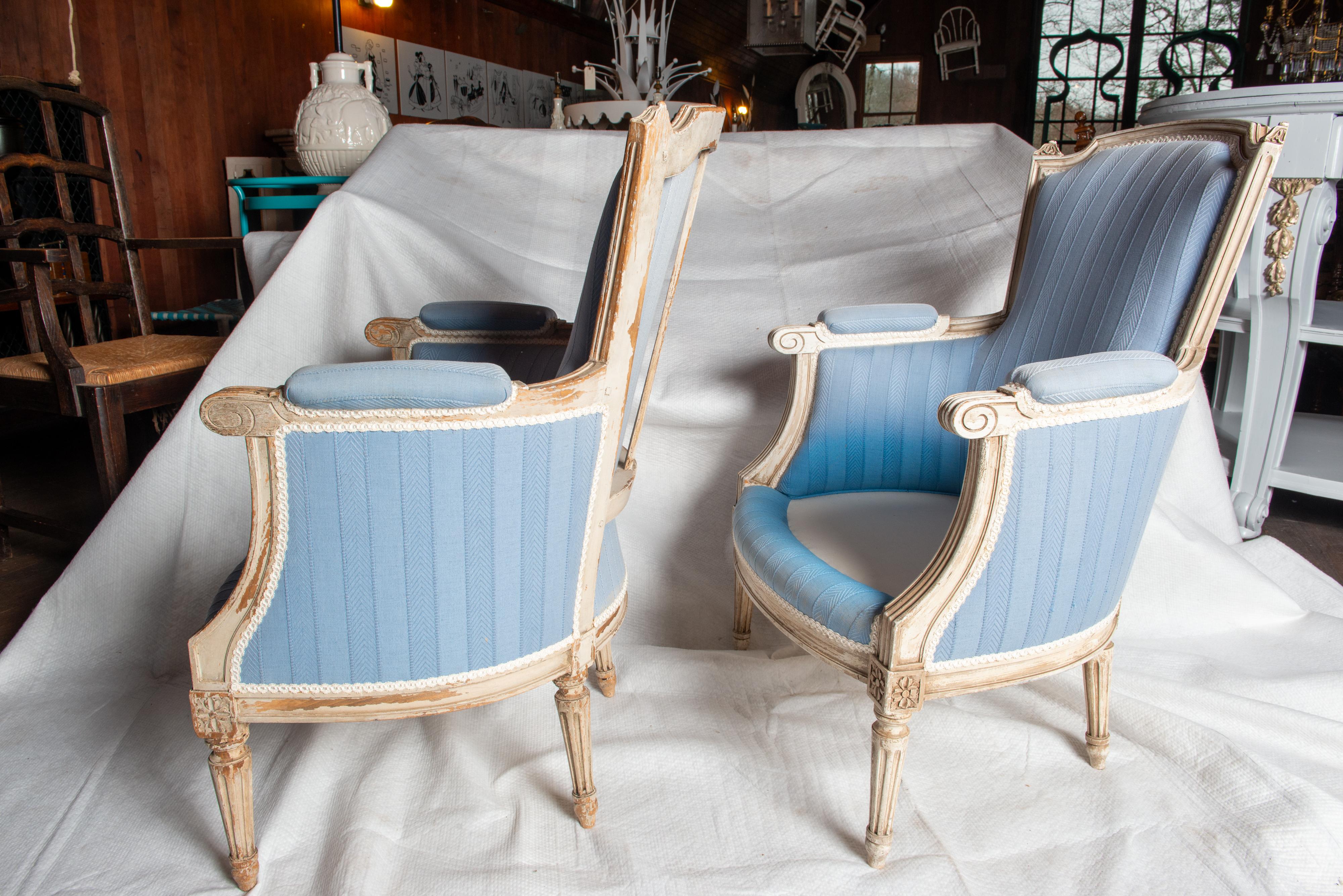 Paar französische Jansen-Louis-XVI-Sessel in Blau  im Angebot 10