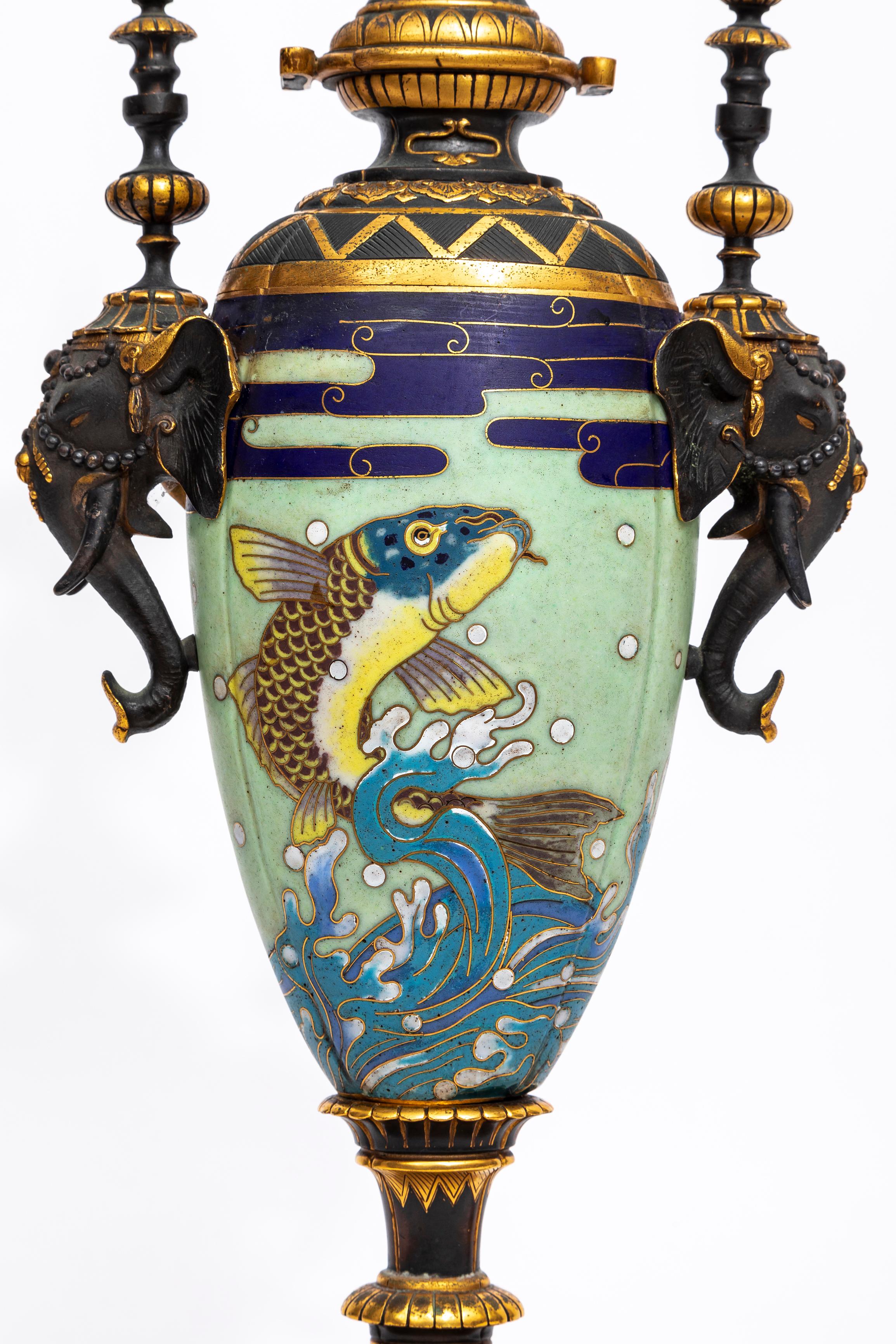 Dorato Coppia di vasi francesi Japonisme in bronzo patinato e cloisonné Christofle & Cie in vendita