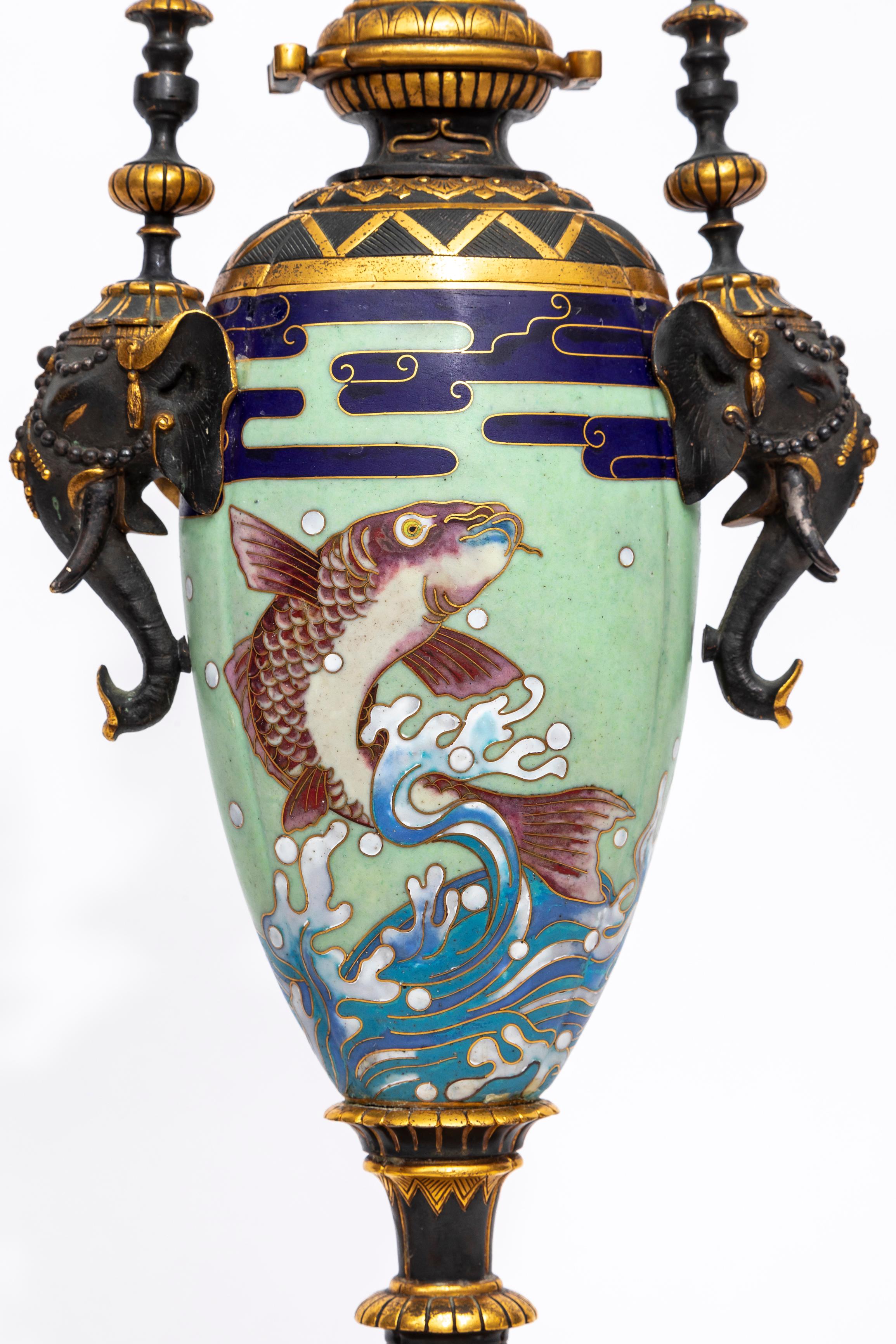Coppia di vasi francesi Japonisme in bronzo patinato e cloisonné Christofle & Cie In condizioni buone in vendita a New York, NY