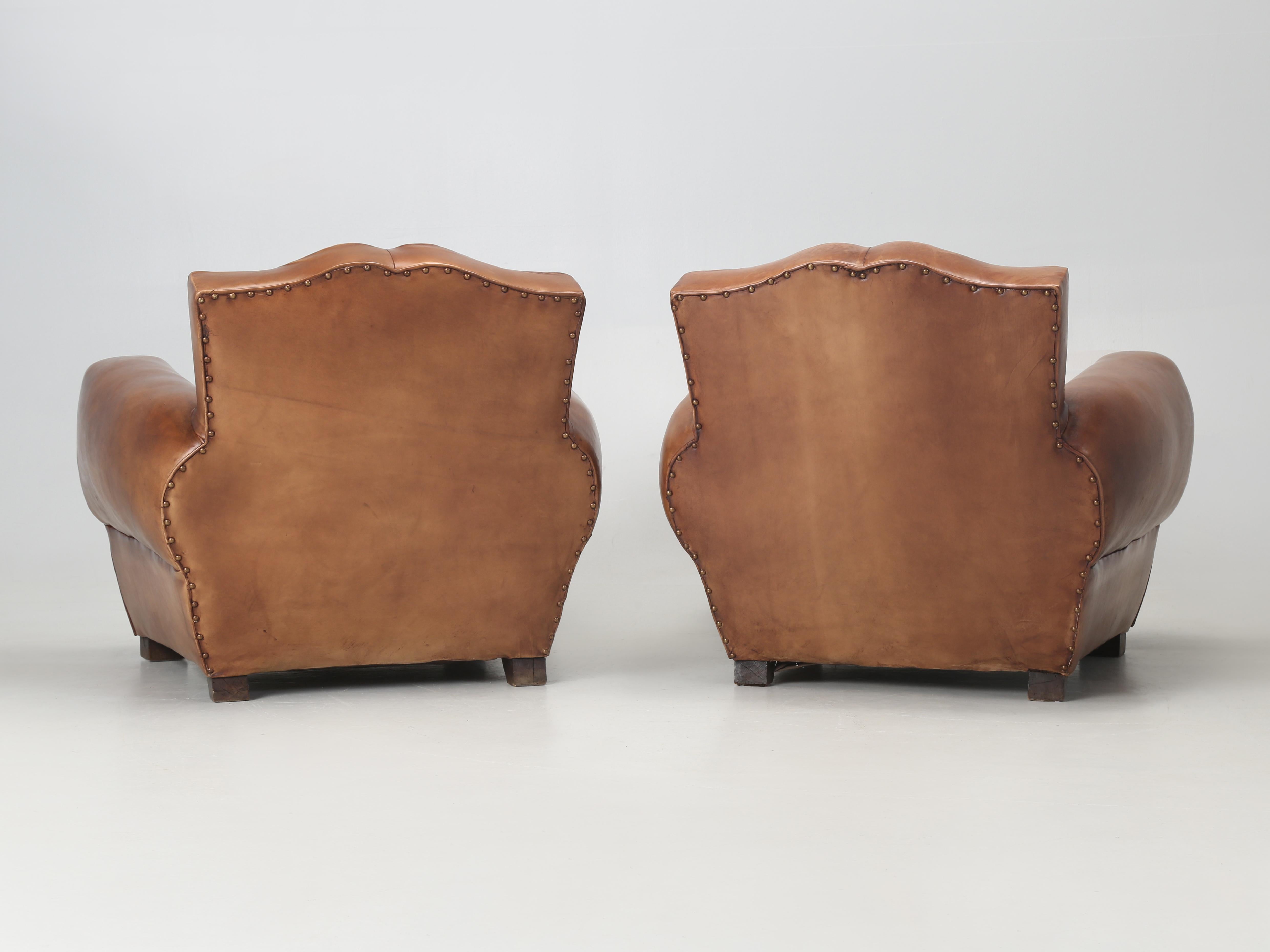 Paire de fauteuils club français restaurés en cuir de mouton neuf, années 1930 7