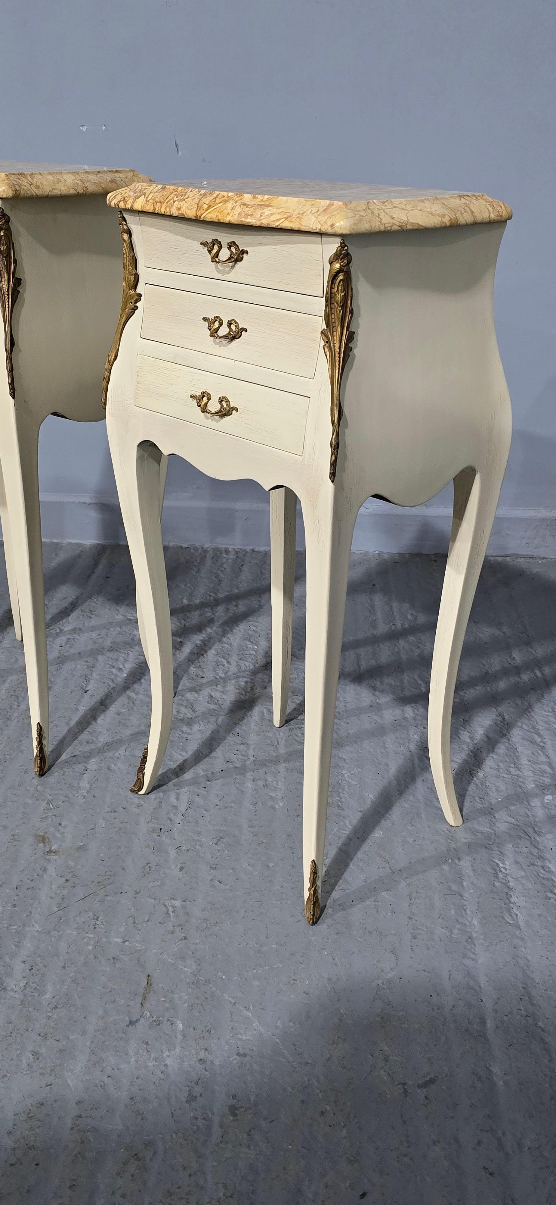 Coppia di comodini francesi Louis In condizioni buone in vendita a Swadlincote, GB