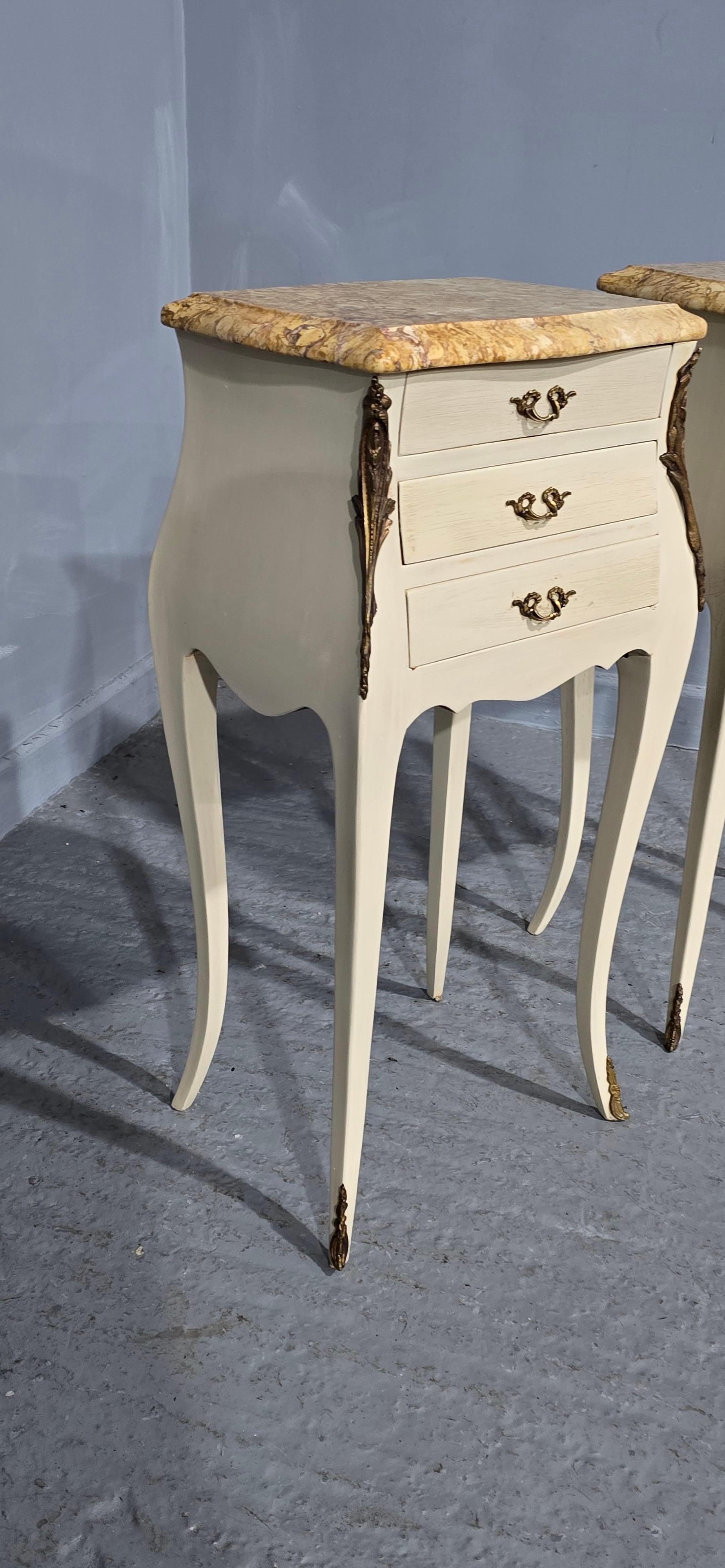 XX secolo Coppia di comodini francesi Louis in vendita