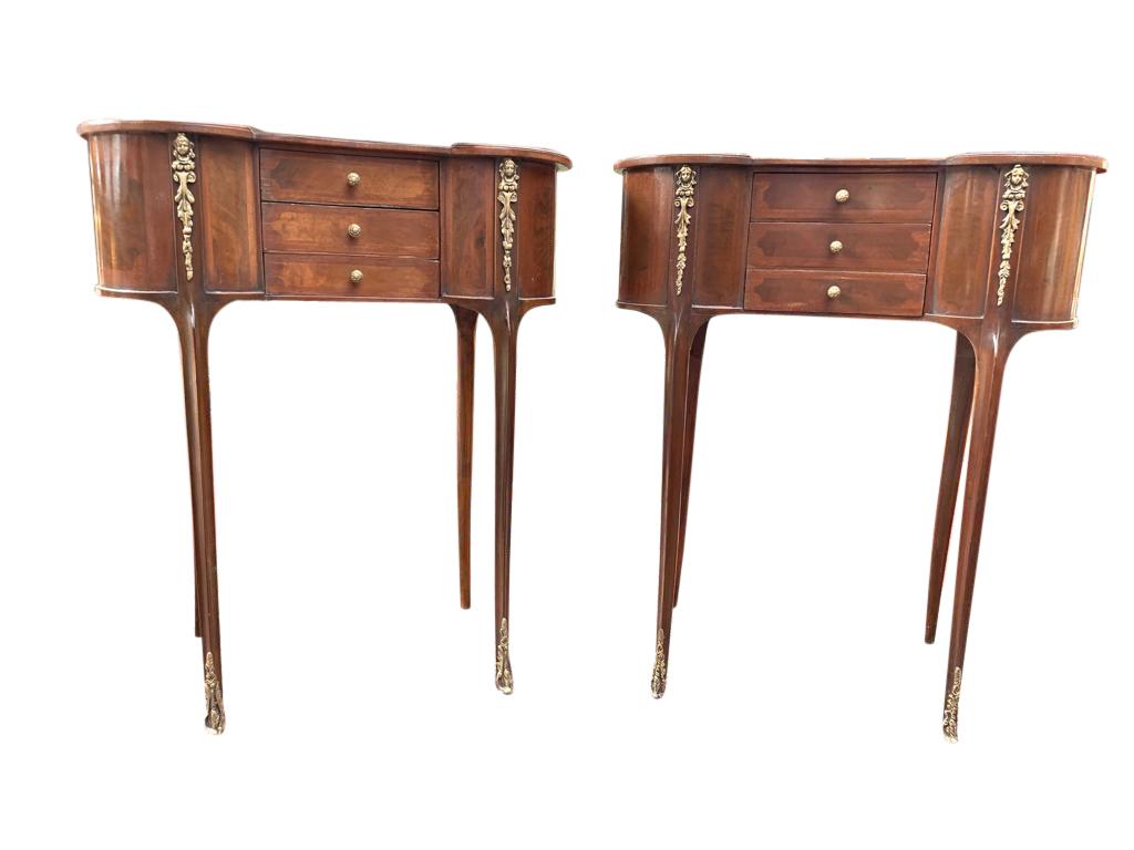 A pair of French Louis Philippe kidney side table nightstands bedside chests, 20th century.

You are viewing a magnificent pair of French Louis Philippe style side tables (or nightstands) in mahogany. I hope the photos do this lovely pair some