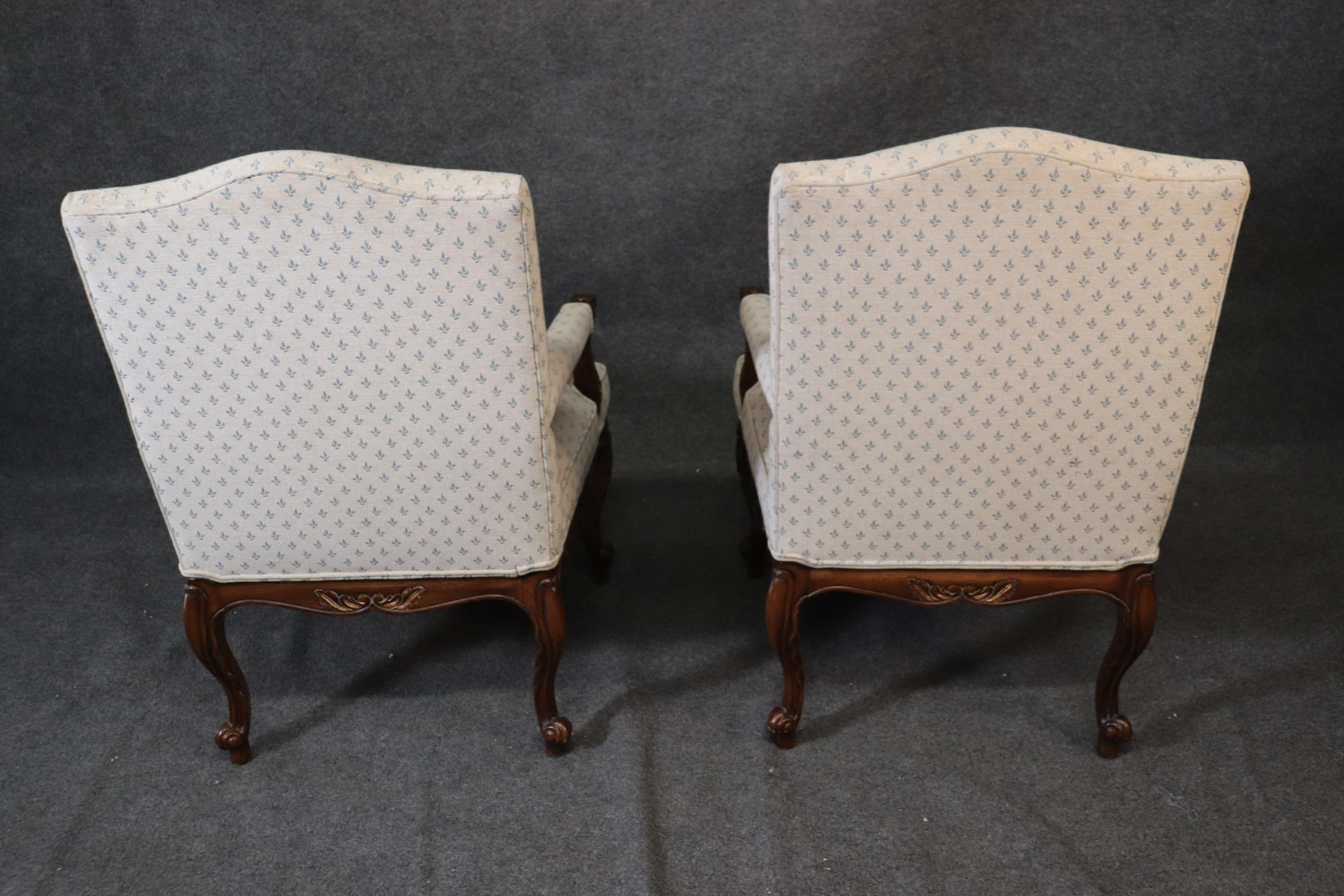 Pair of French Louis XV Carved Gilded Walnut Fauteuills Armchairs, circa 1970 5