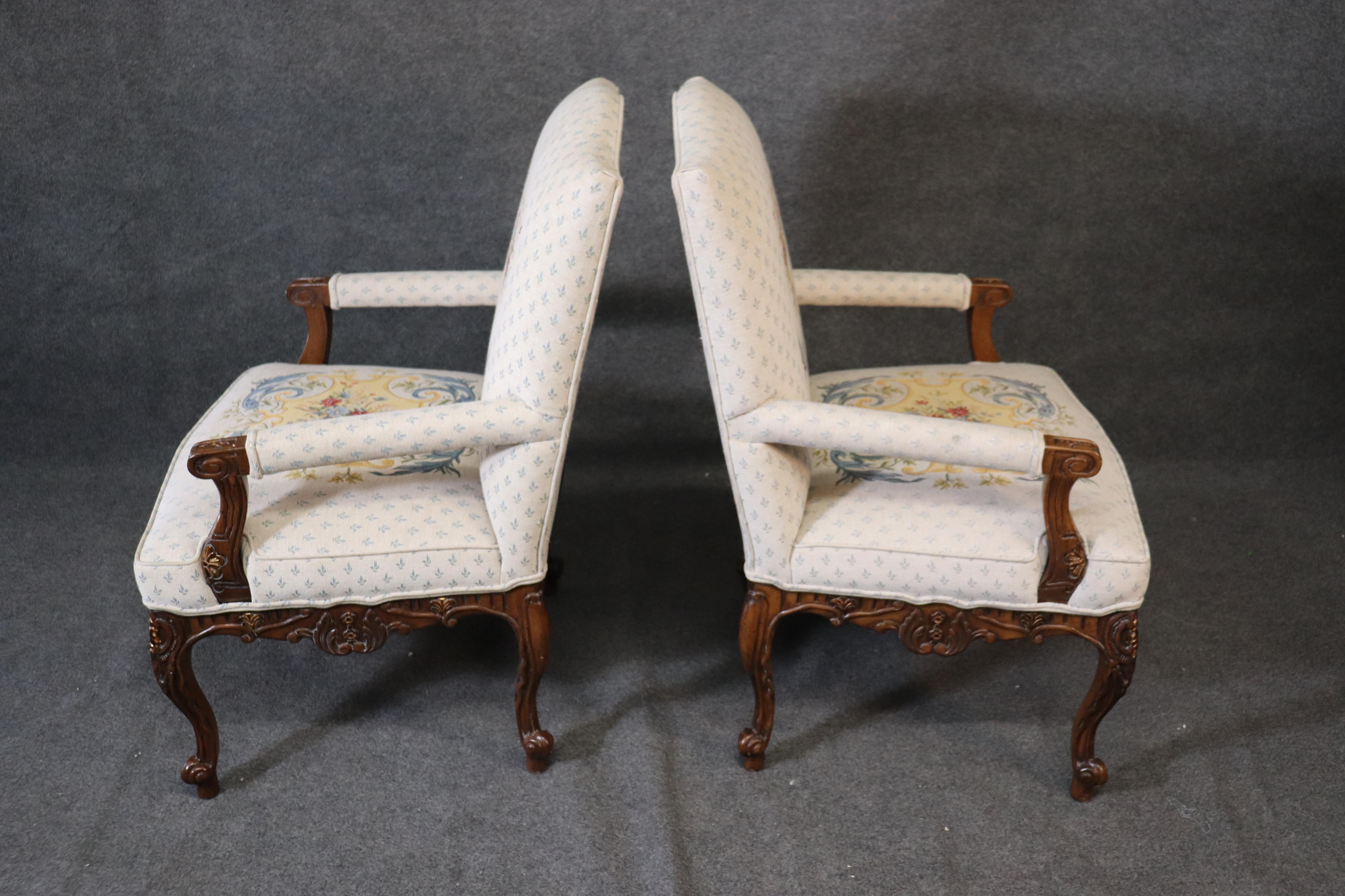 Pair of French Louis XV Carved Gilded Walnut Fauteuills Armchairs, circa 1970 6