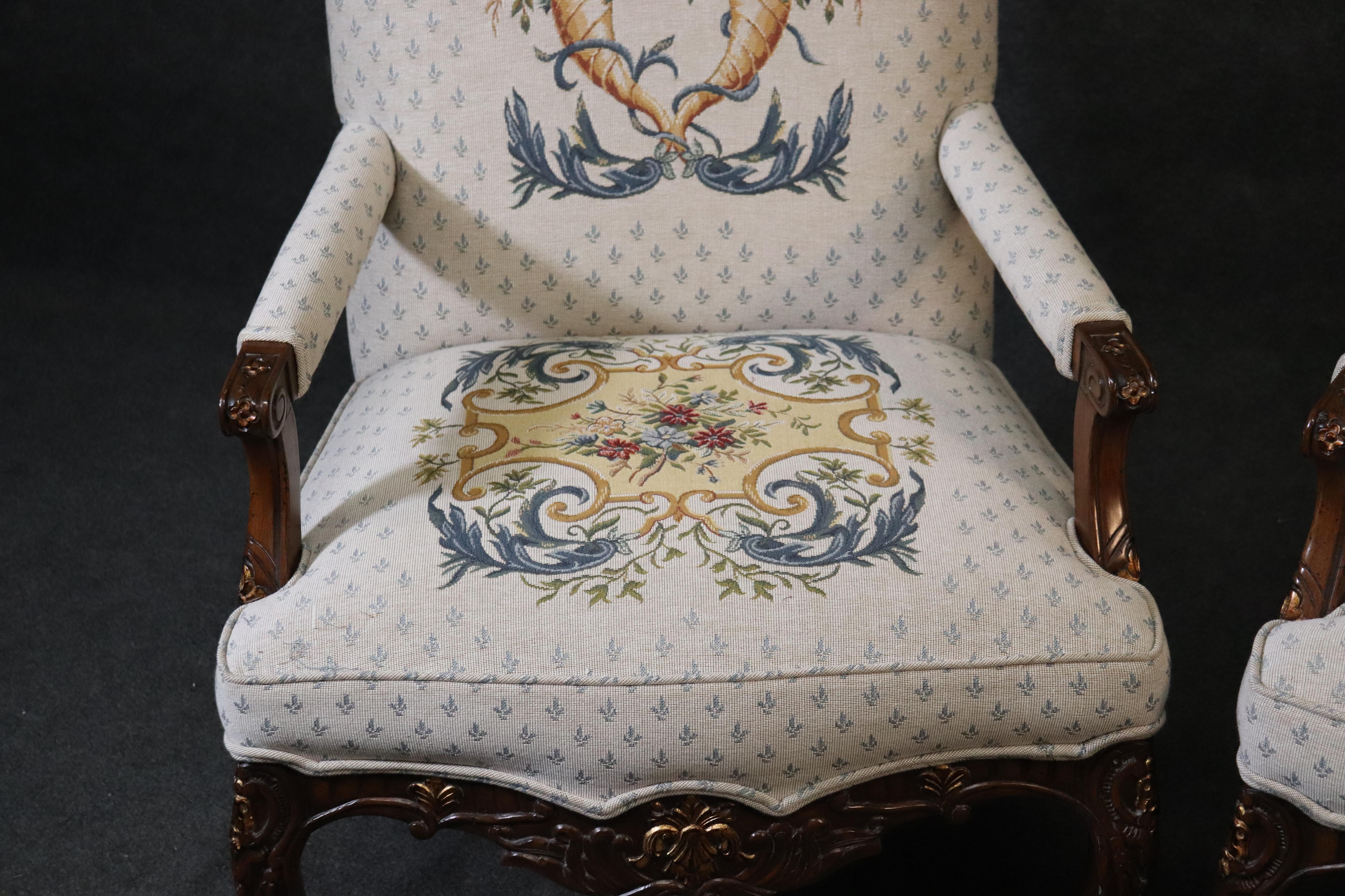 Pair of French Louis XV Carved Gilded Walnut Fauteuills Armchairs, circa 1970 In Good Condition In Swedesboro, NJ