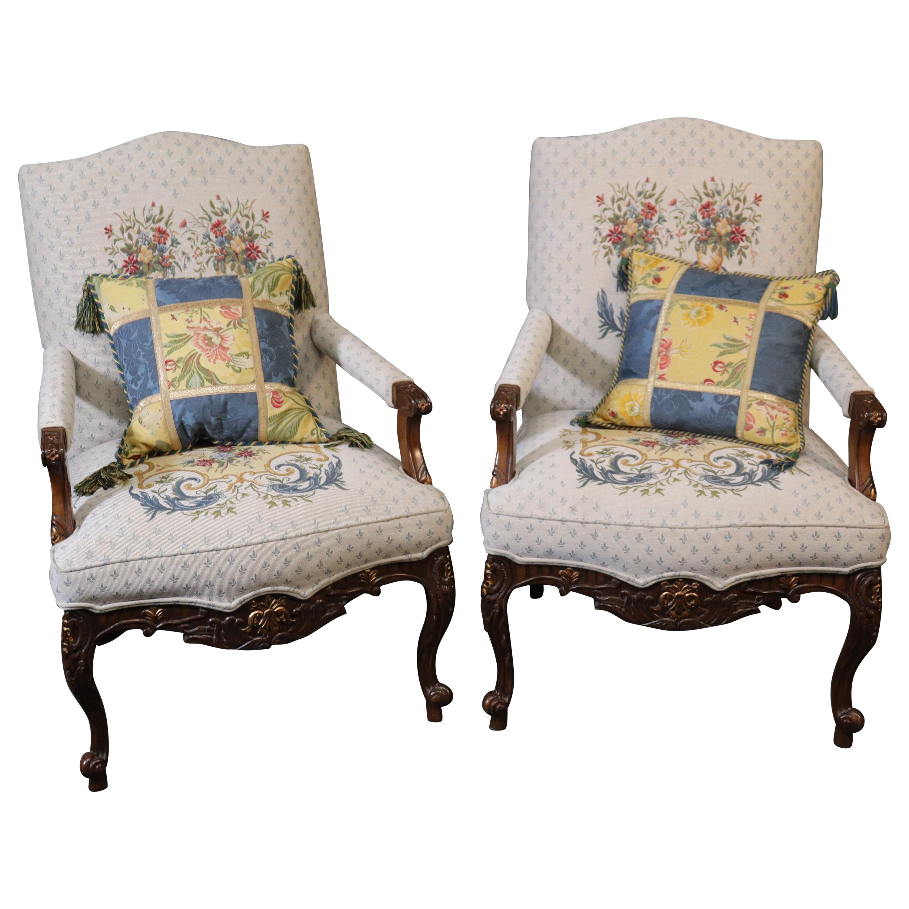 Pair of French Louis XV Carved Gilded Walnut Fauteuills Armchairs, circa 1970