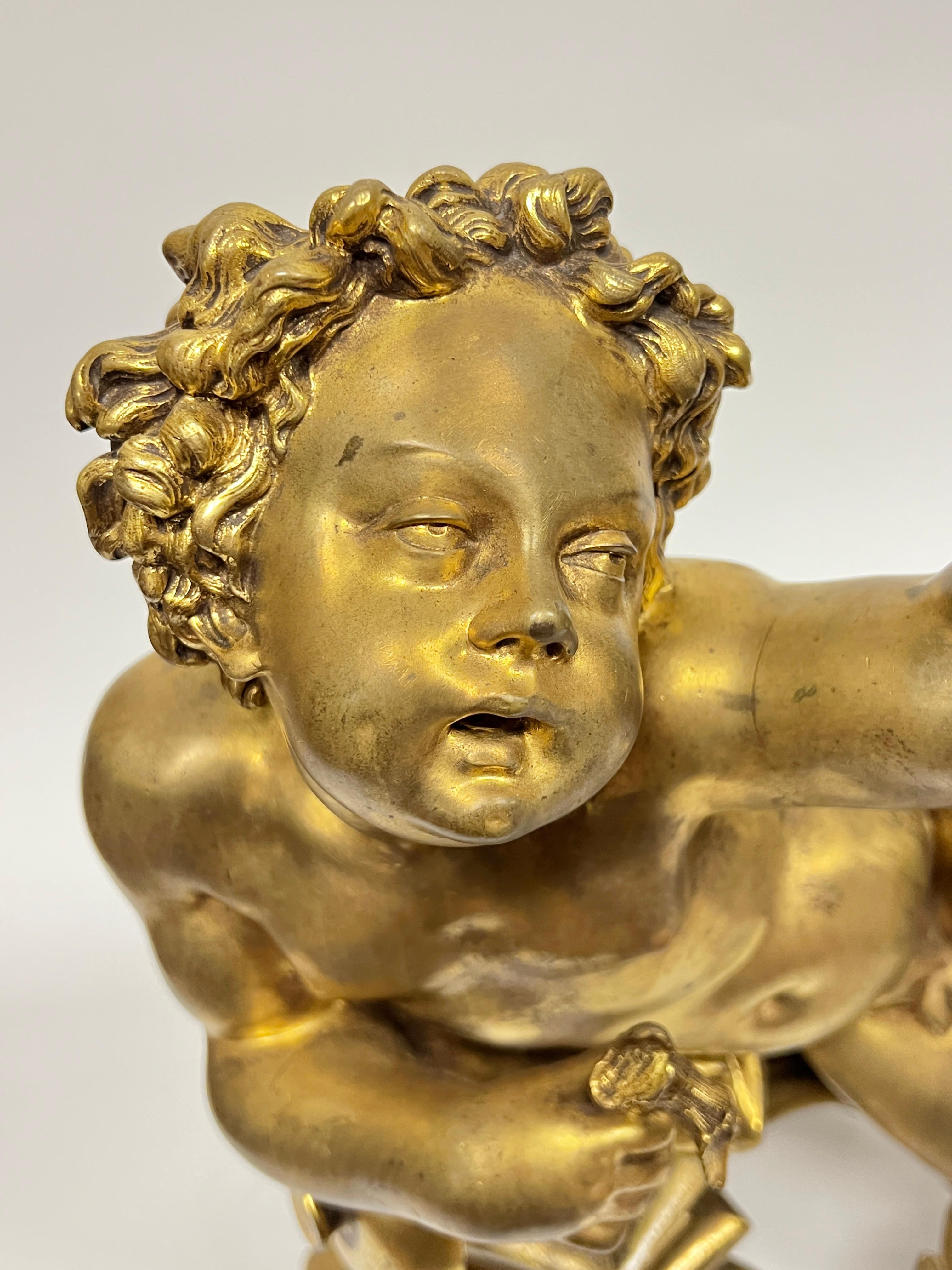 Pareja Andirones / Chenets Figurales Putti de Bronce Dorado Estilo Luis XV French Rococo en venta 4