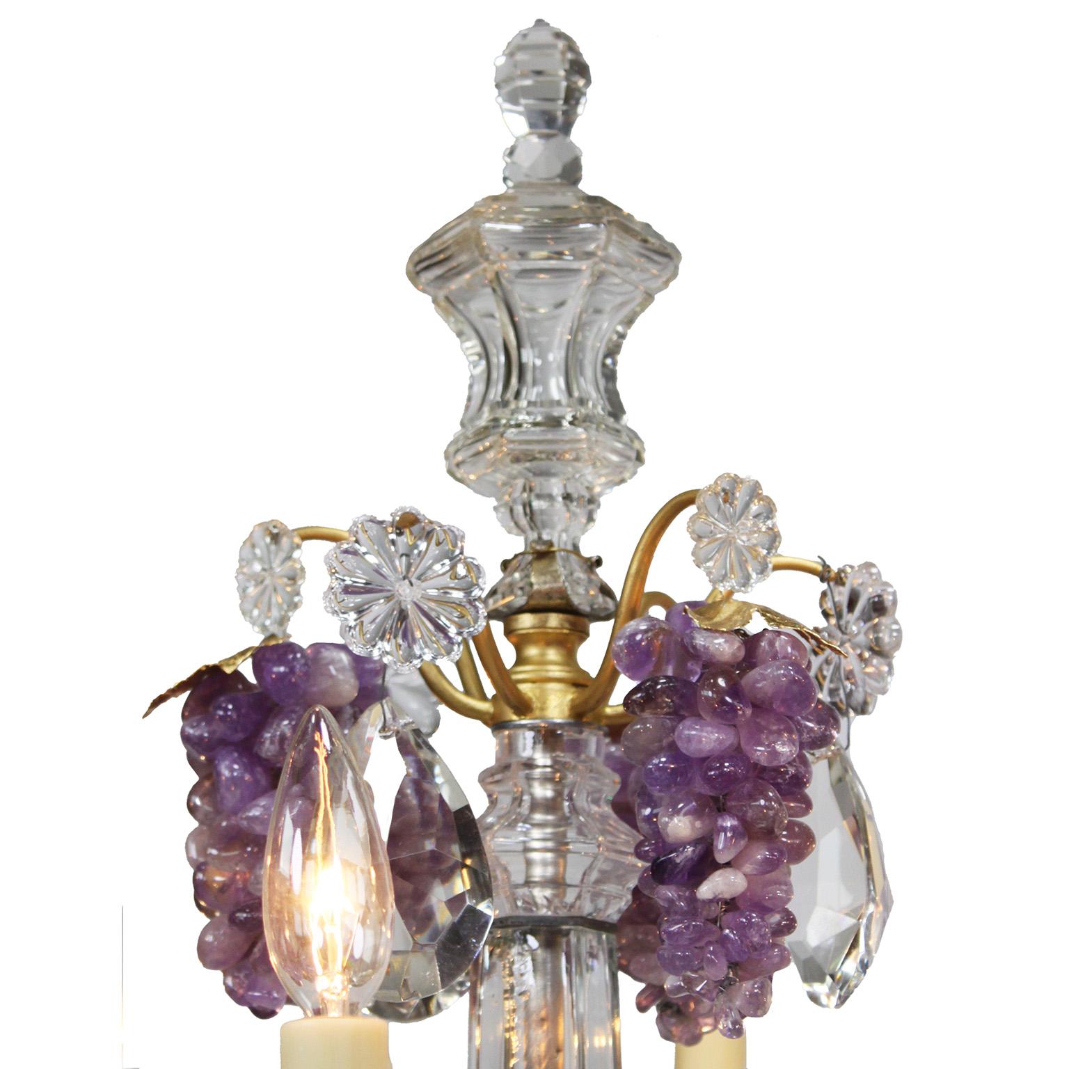 Français Paire de lampes de table Girandole à 6 lumières de style Louis XV en bronze doré et verre taillé en vente