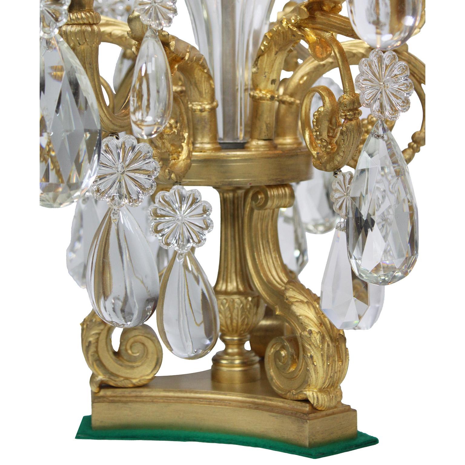 XIXe siècle Paire de lampes de table Girandole à 6 lumières de style Louis XV en bronze doré et verre taillé en vente