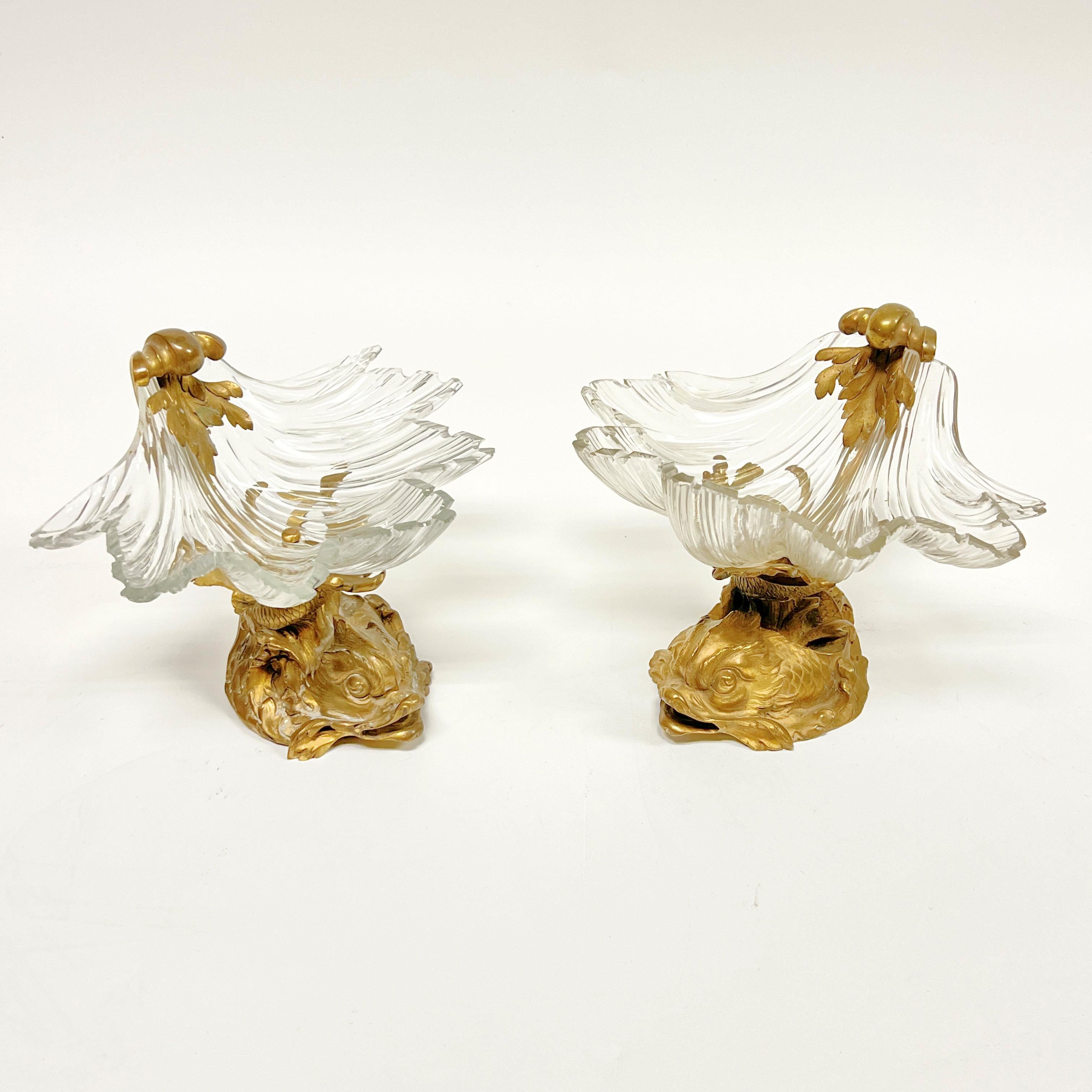 Paar französische Louis XV Stil vergoldete Bronze geschliffenes Glas Tazza / Dishes / Tafelaufsätze (Neoklassisch) im Angebot
