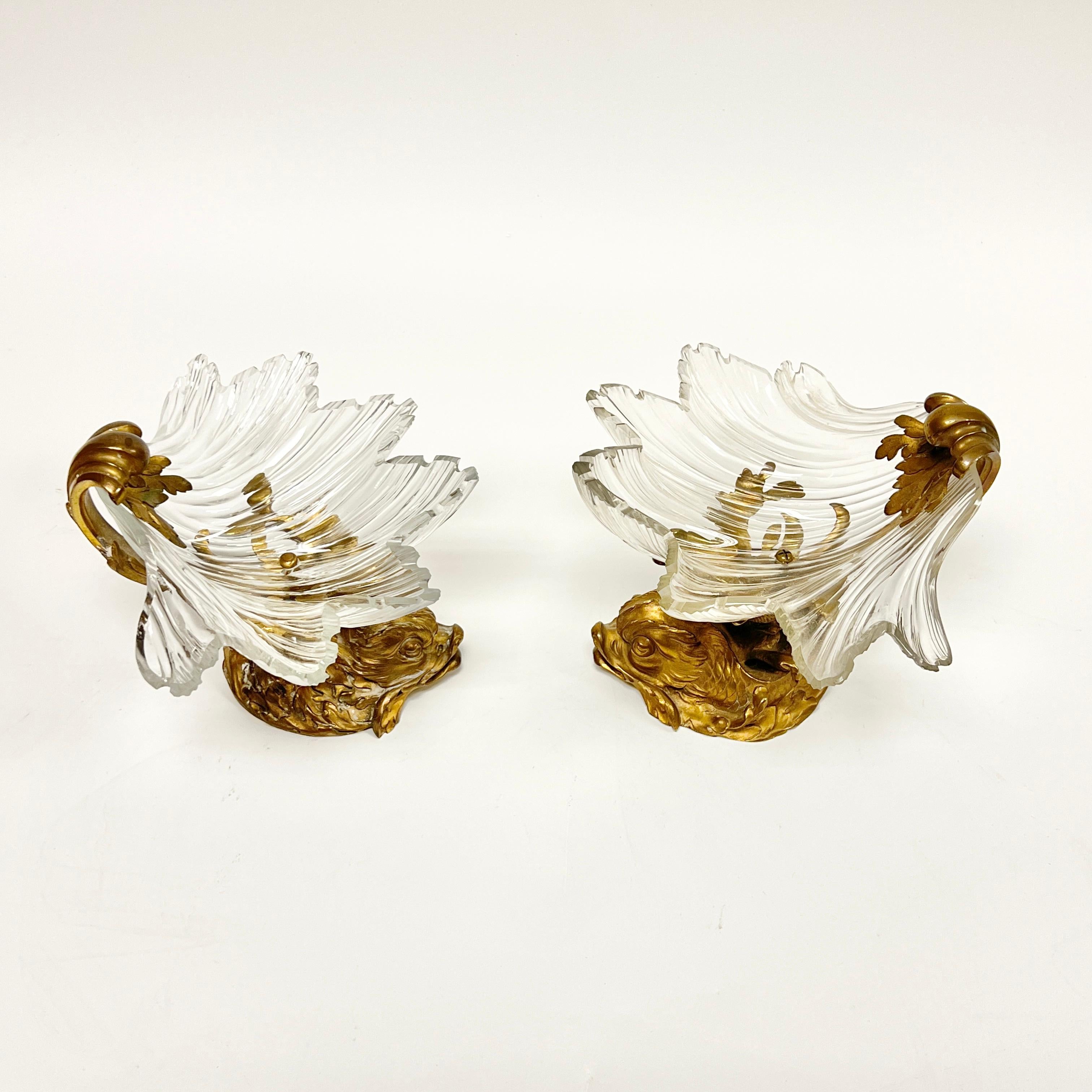 Paar französische Louis XV Stil vergoldete Bronze geschliffenes Glas Tazza / Dishes / Tafelaufsätze (Vergoldet) im Angebot