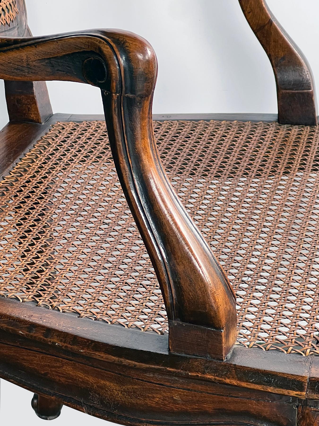 XIX secolo Coppia di poltrone aperte francesi in stile Louis XV con sedute e schienali a canne in vendita