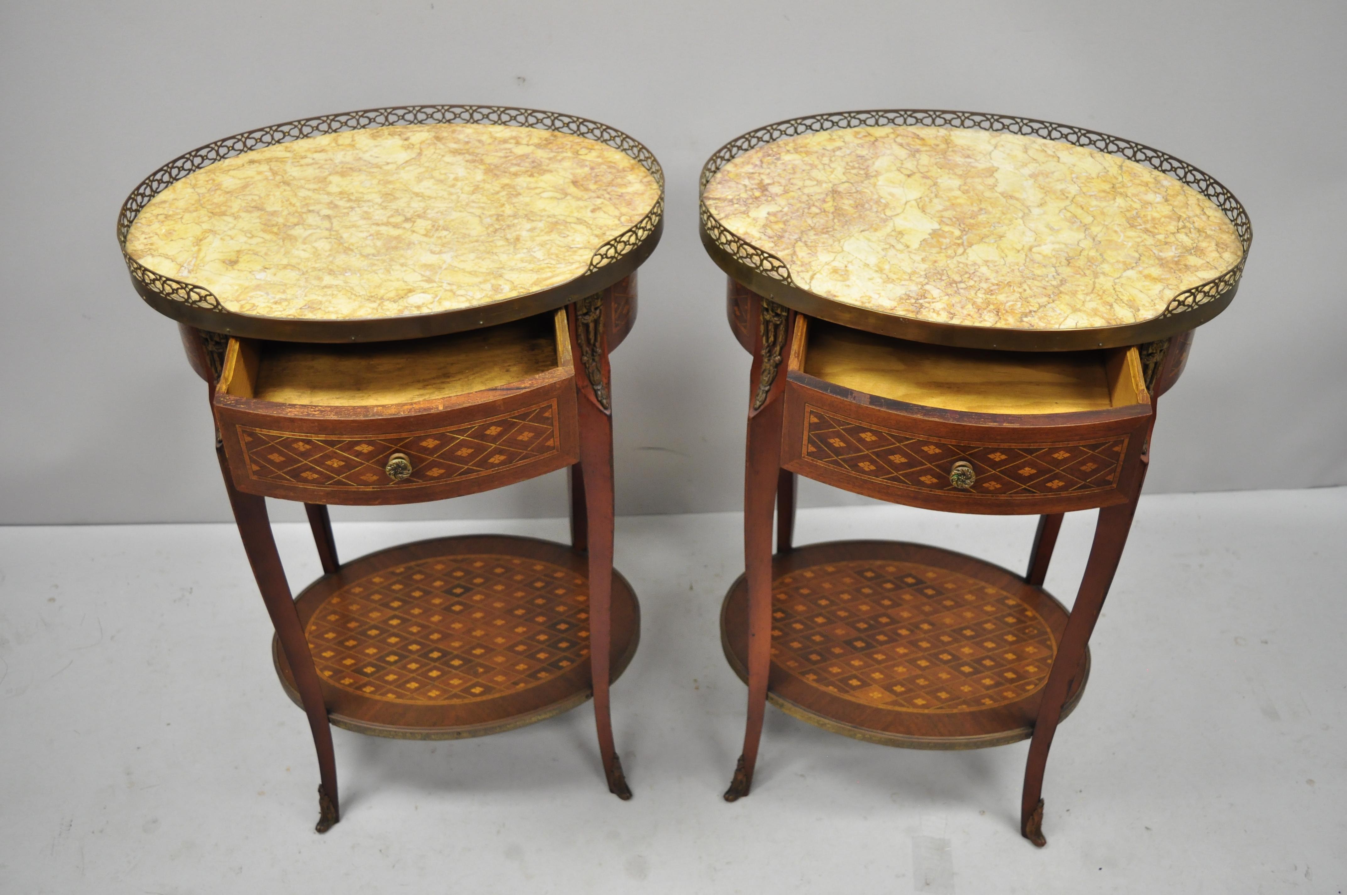 Pair of Louis XV Style Oval Marble-Top Marquetry Inlay Nightstands End Table In Good Condition In Philadelphia, PA