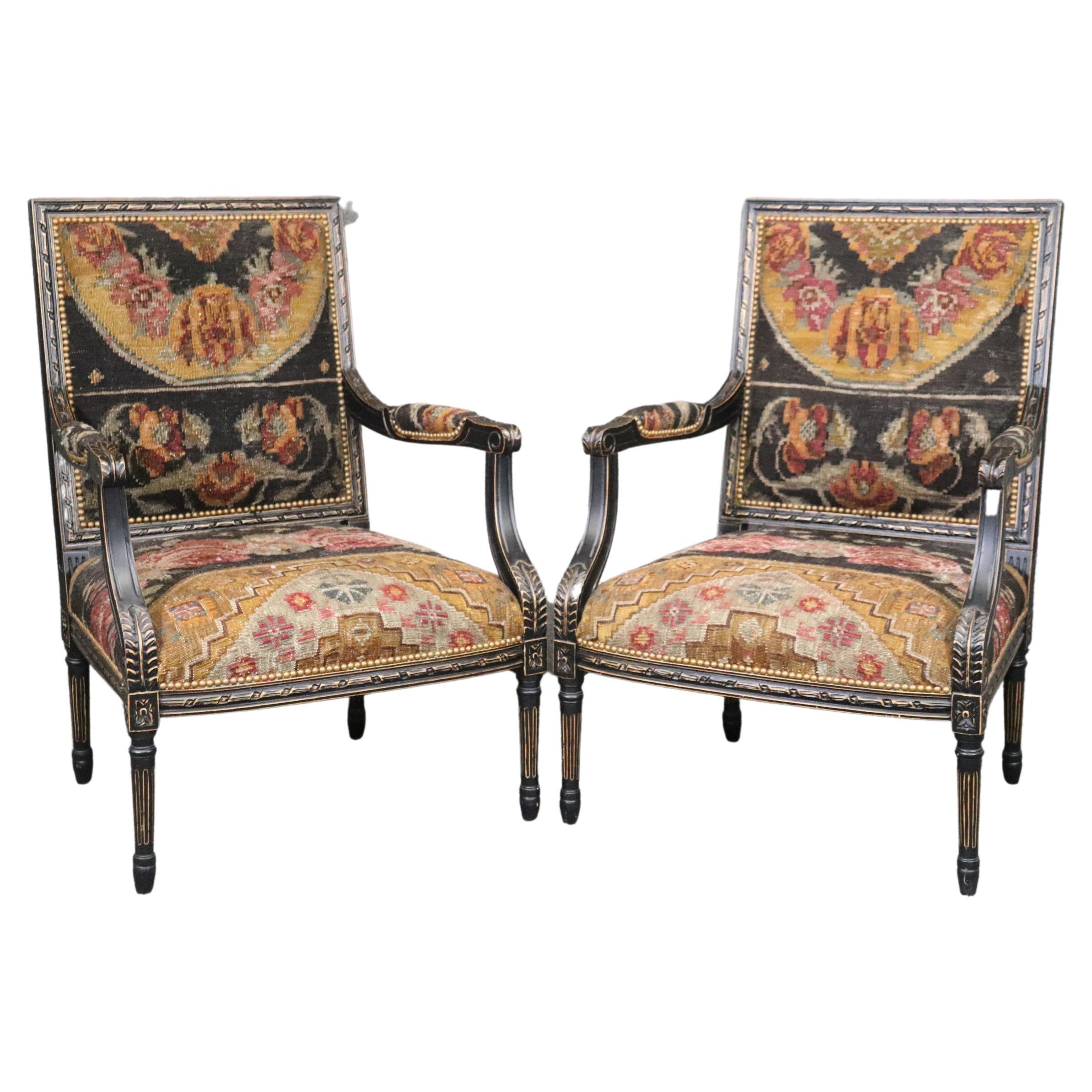 Paire de fauteuils français Louis XVI en tissu d'ameublement de tapisserie orientale ébénisé