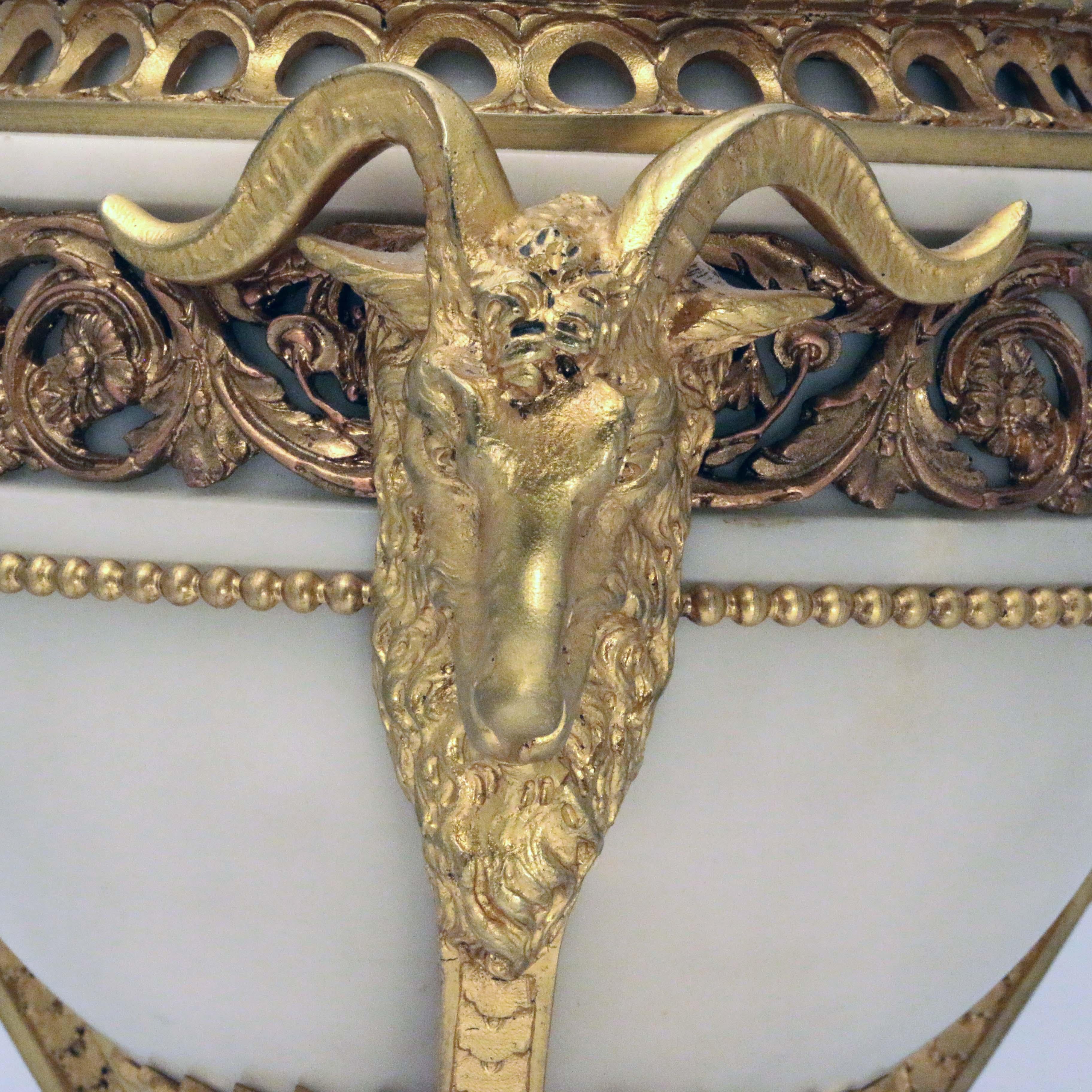 Paar französische Louis-XVI-Sessel  Weißer Marmor und vergoldete Bronze  im Angebot 1