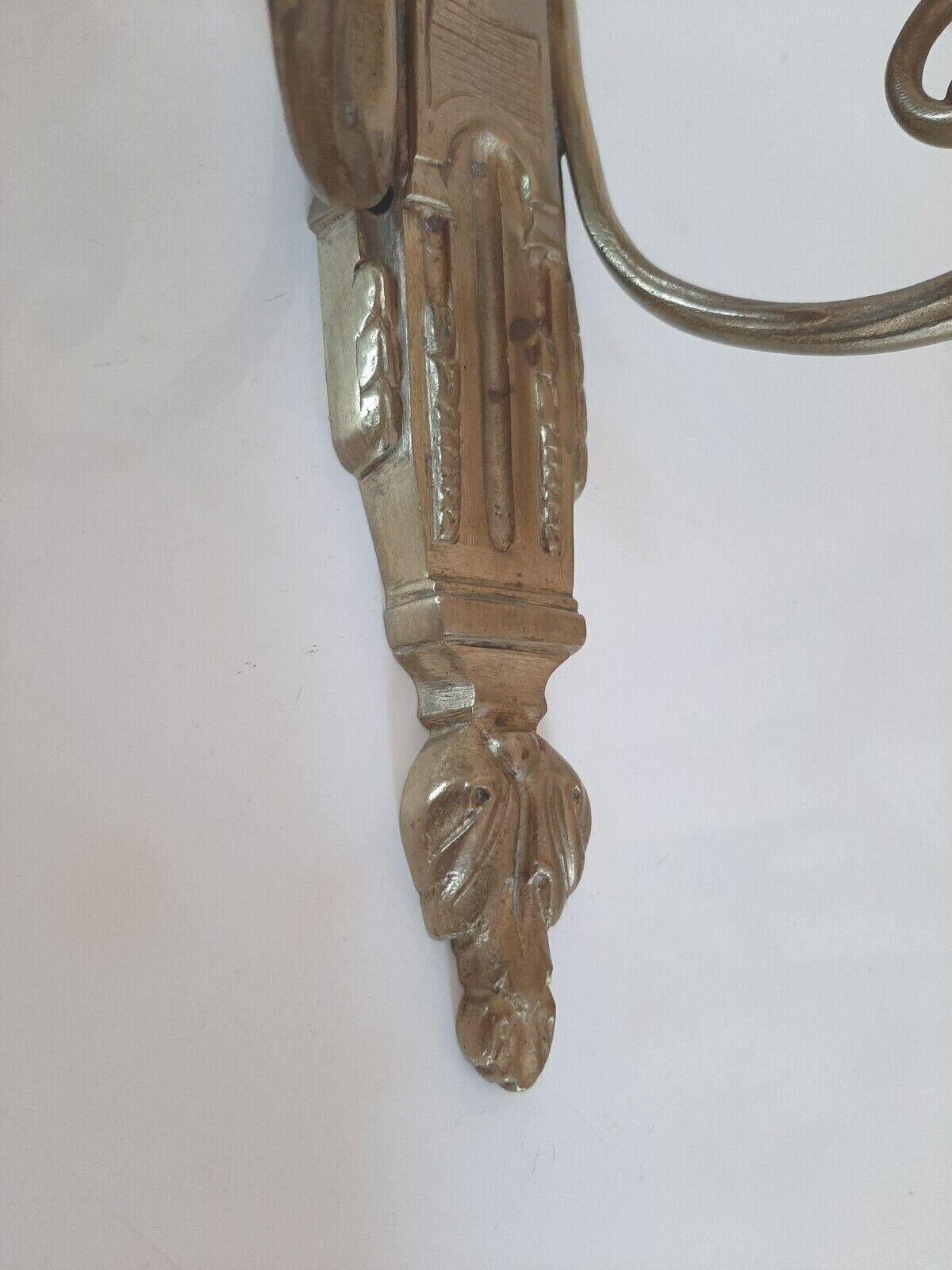 Pareja de apliques neoclásicos franceses Luis XVI en bronce marcado en venta 3
