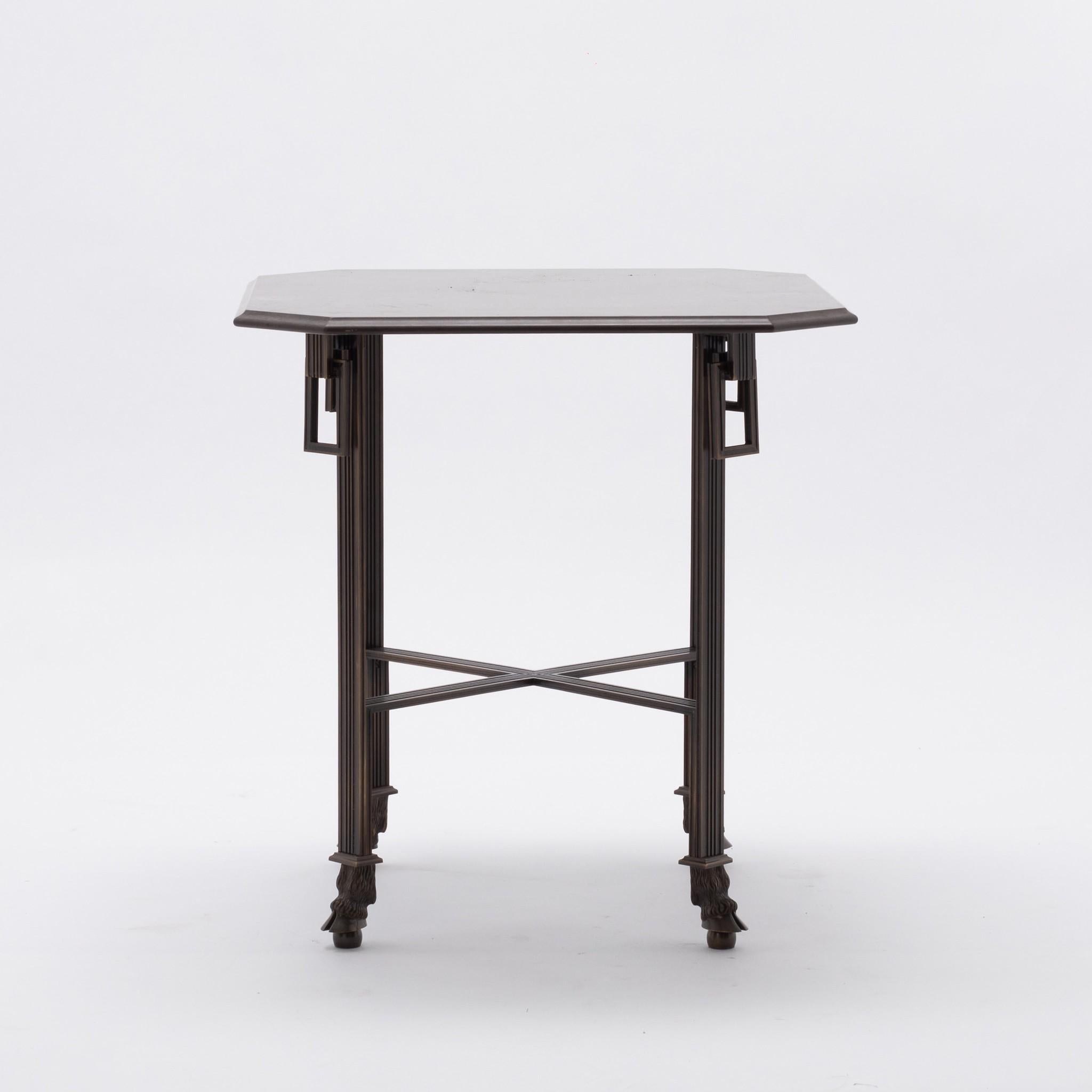 Néoclassique Paire de tables à sabot Paul Ferrante Edward en vente
