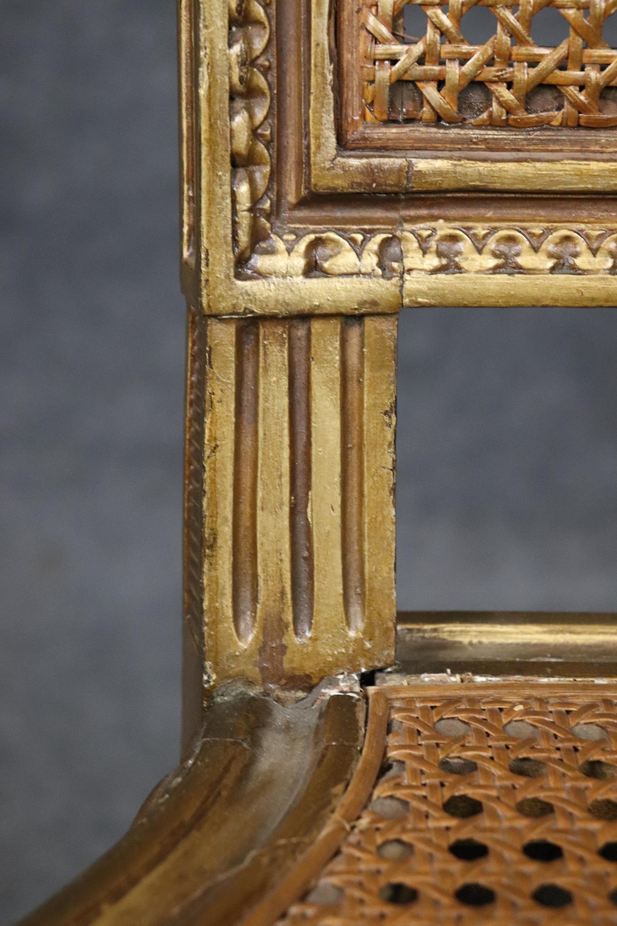 Paire de chaises d'appoint françaises de style Louis XVI en rotin doré en vente 5