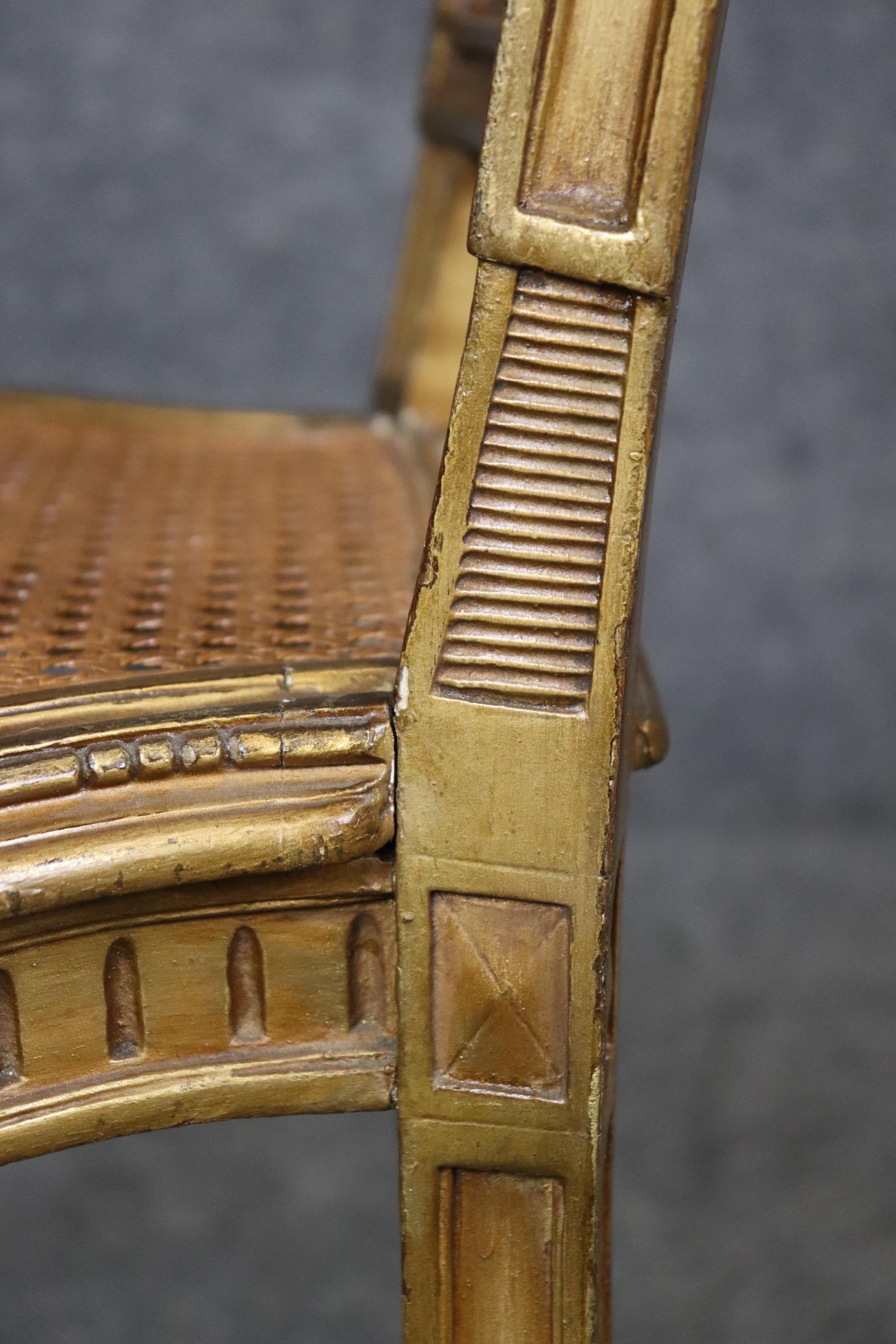 Paire de chaises d'appoint françaises de style Louis XVI en rotin doré en vente 7