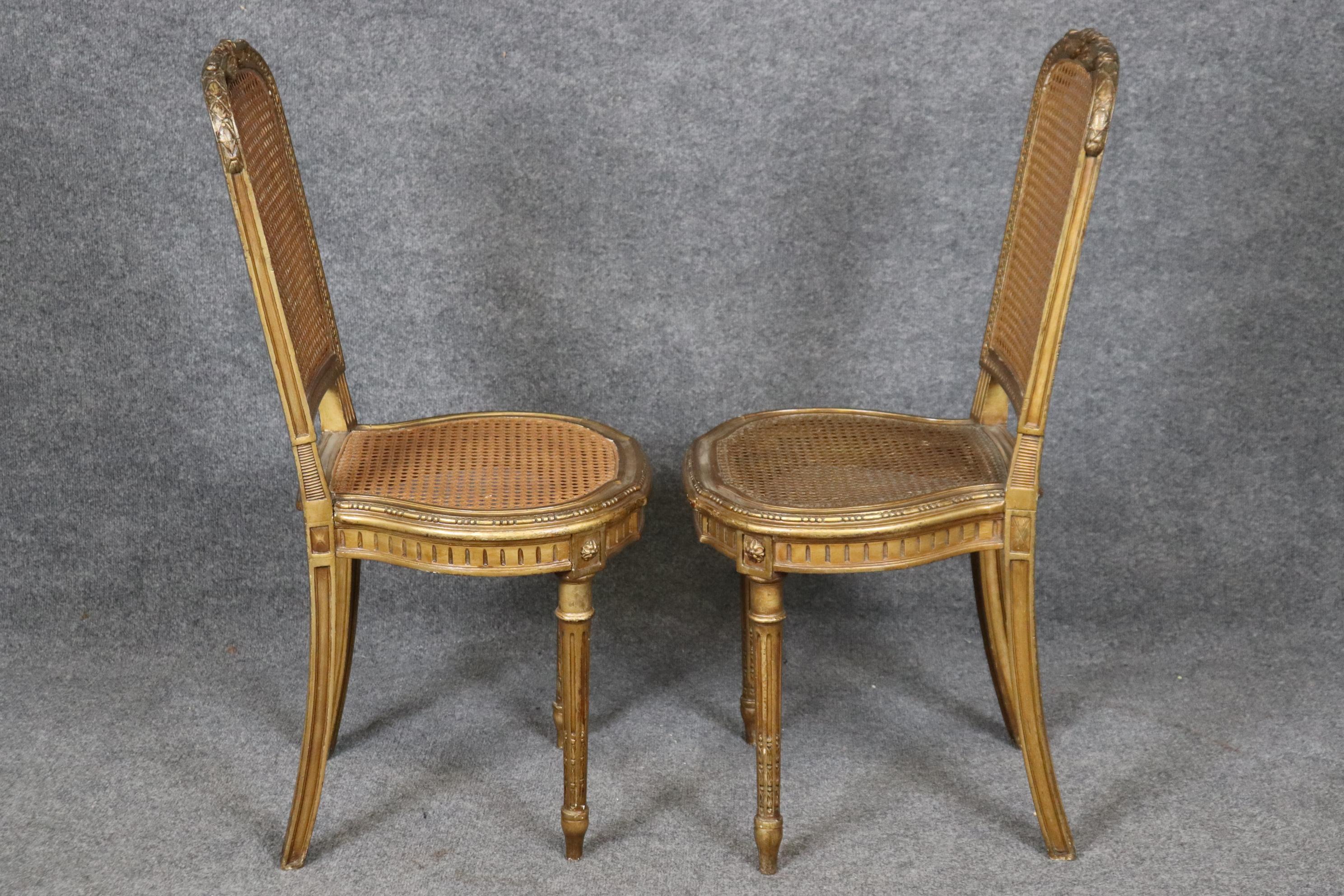 Début du 20ème siècle Paire de chaises d'appoint françaises de style Louis XVI en rotin doré en vente