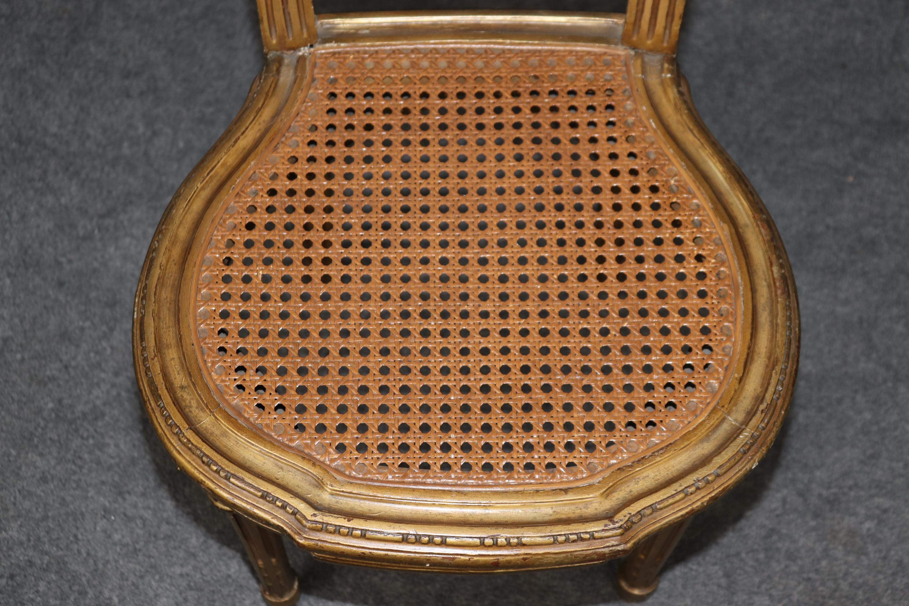 Paire de chaises d'appoint françaises de style Louis XVI en rotin doré en vente 2