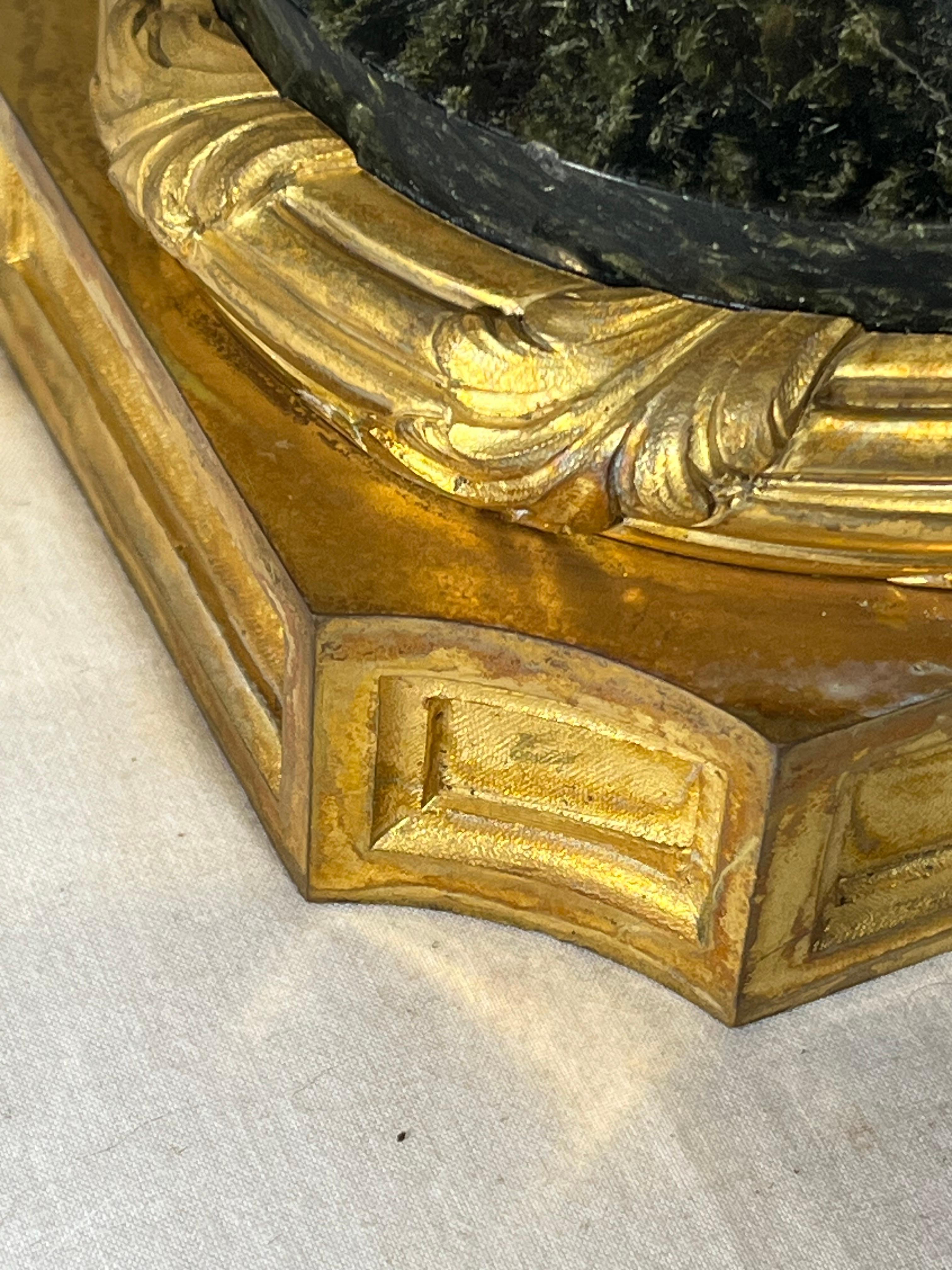 Pair French Louis XVI Style Ormolu Mounted Green Marble Lidded Urns in vendita 1