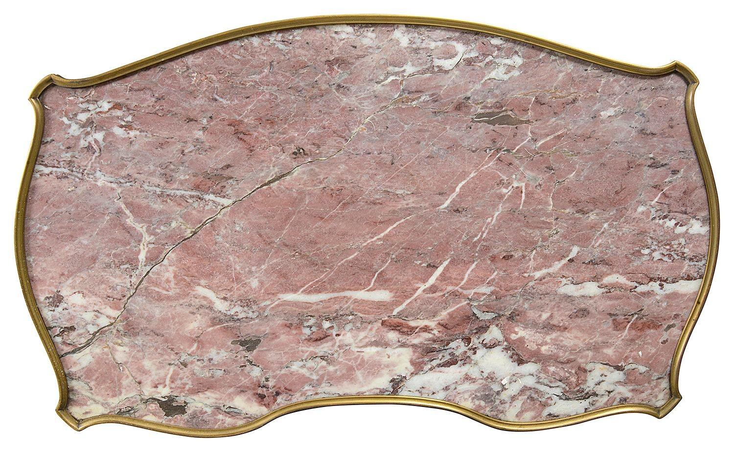 Paire de tables d'appoint françaises de style Louis XVI, signées F. Linke. en vente 2