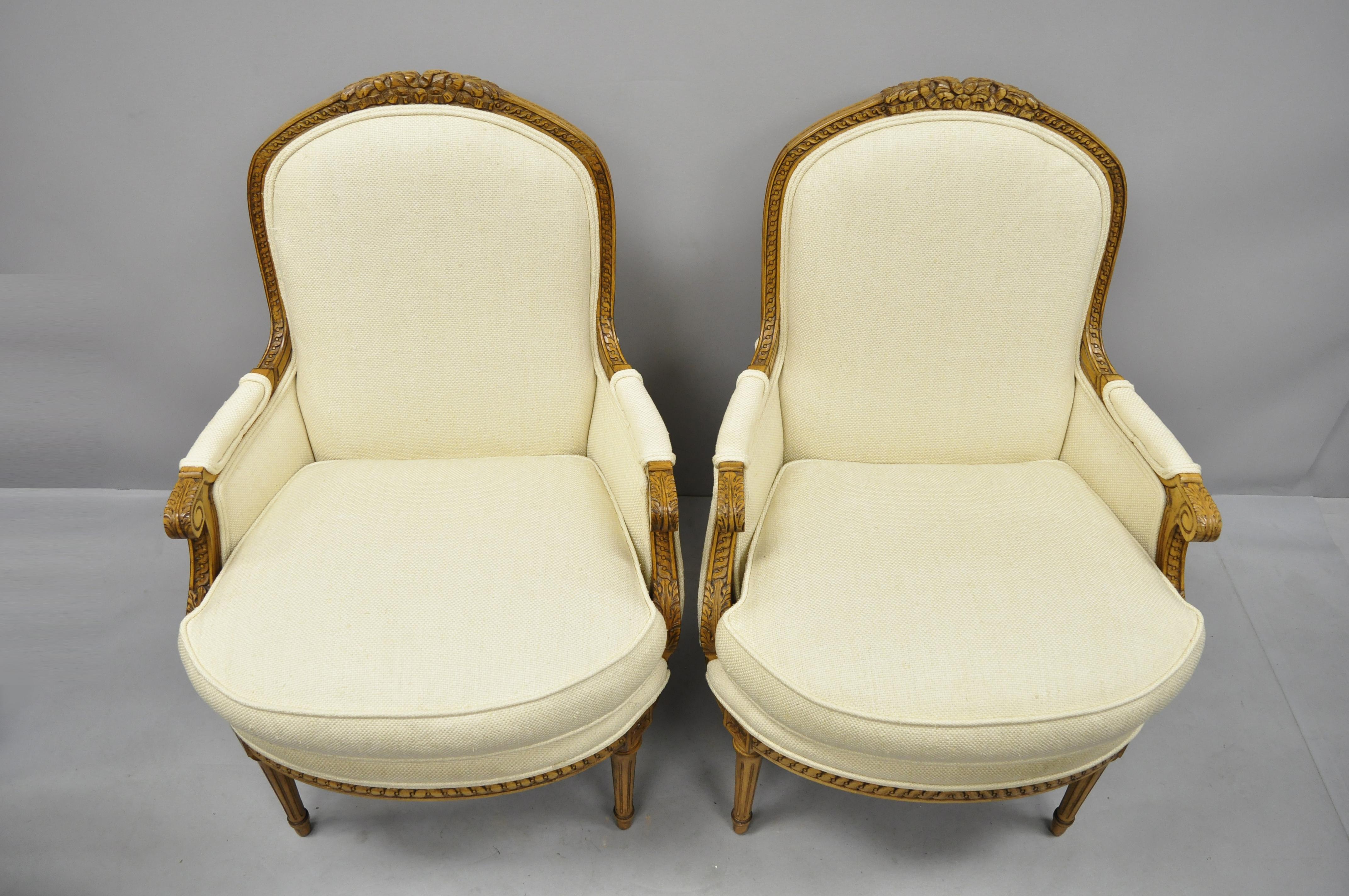 Zwei gepolsterte Bergere-Sessel im französischen Louis-XVI-Stil Greenbaum Interiors (Louis XVI.)