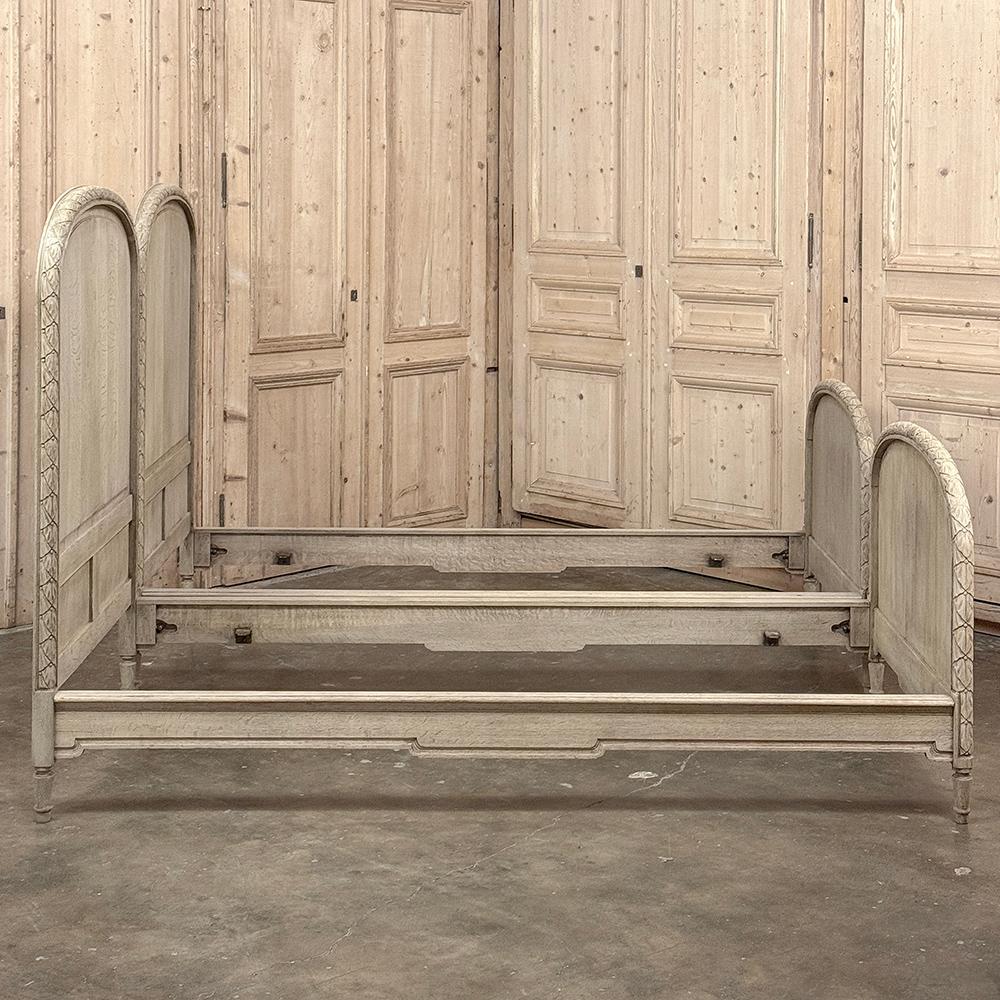 Pair French Louis XVI Twin Beds in Stripped Oak In Good Condition For Sale In Dallas, TX