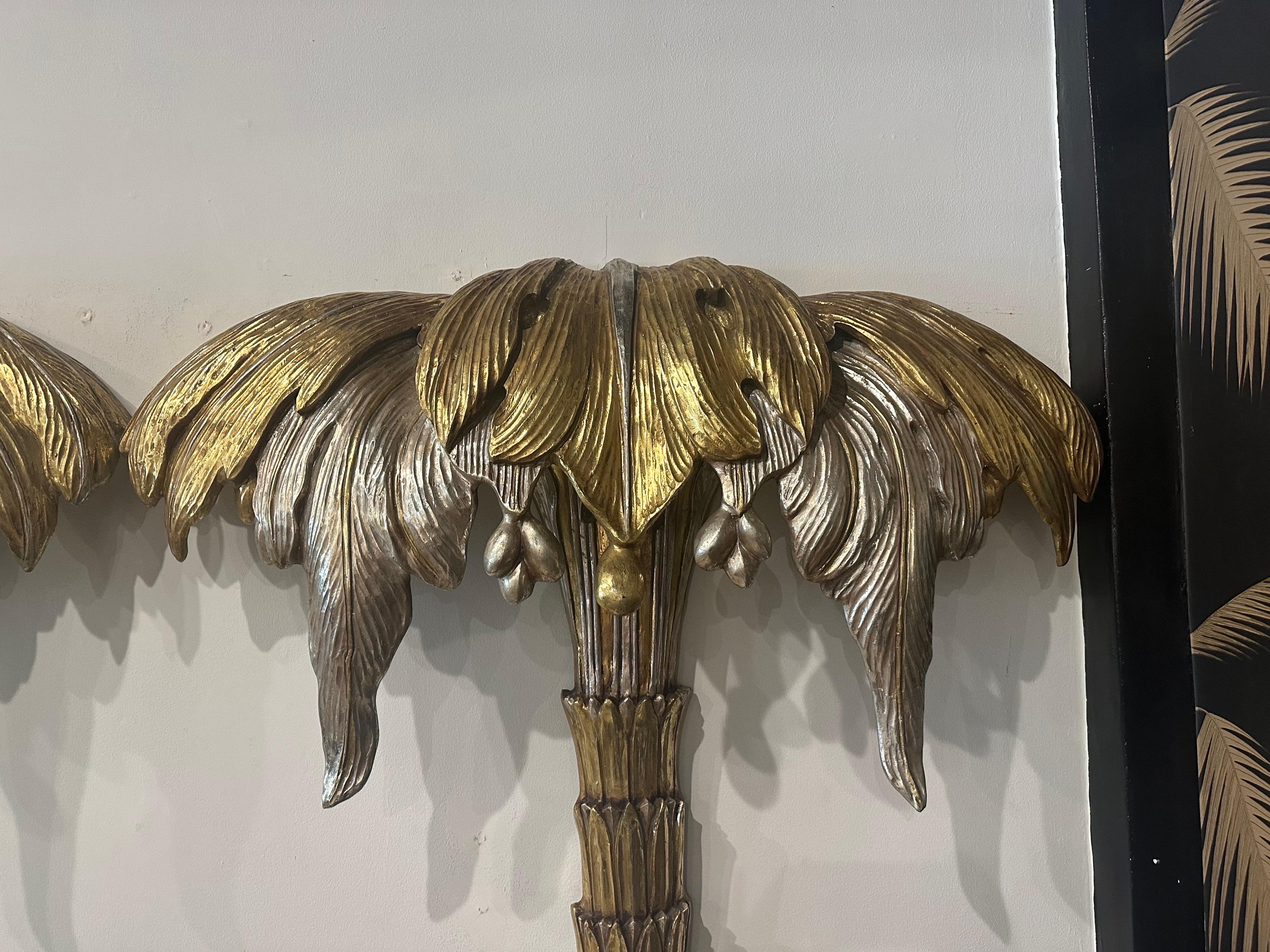 Coppia di lampade da parete da terra in stile francese Maison Jansen con albero di palme in oro e argento dorato in vendita 1