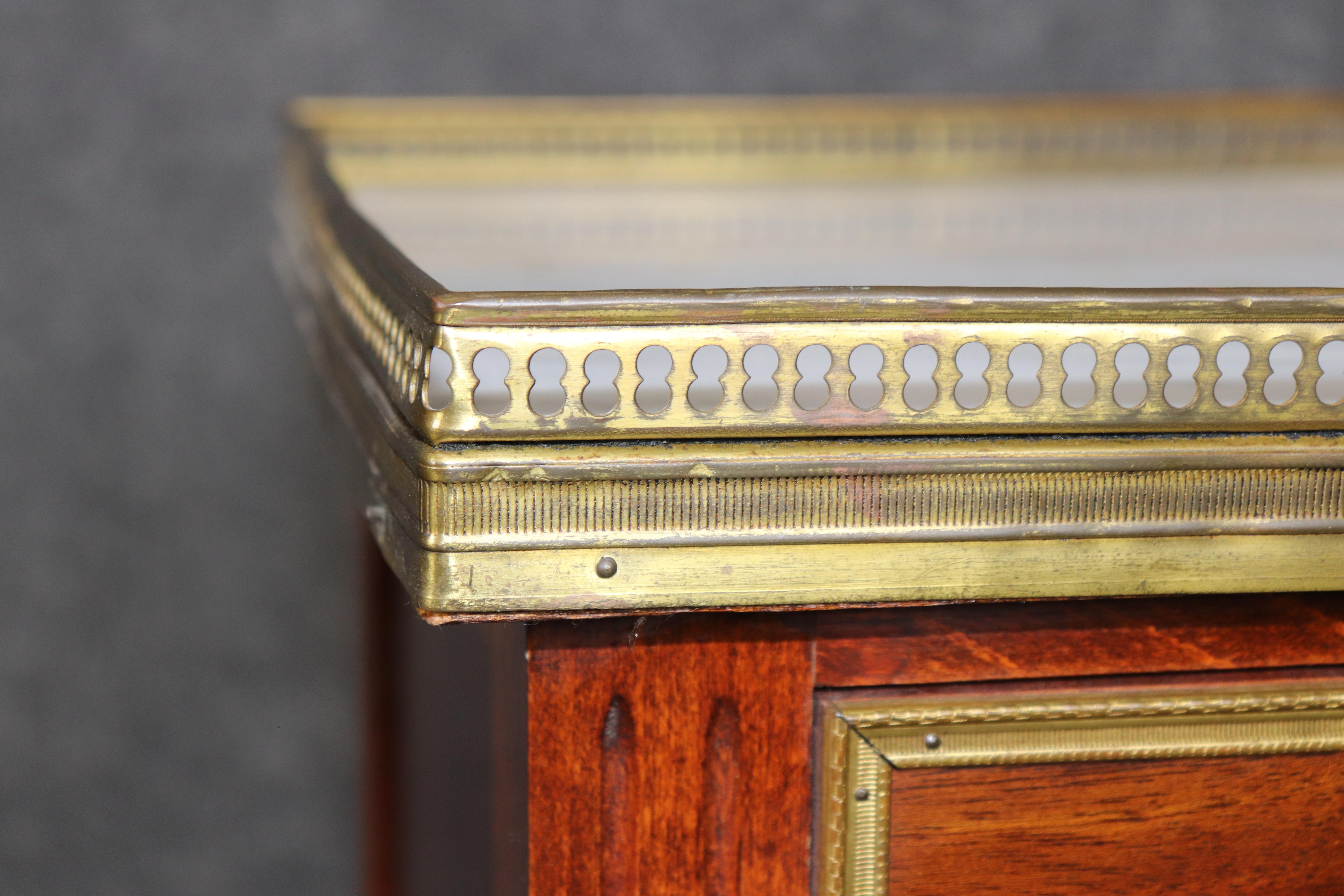 Pair French Maison Jansen Style Brass Trimmed Marble Top Louis XVI Nightstands For Sale 7