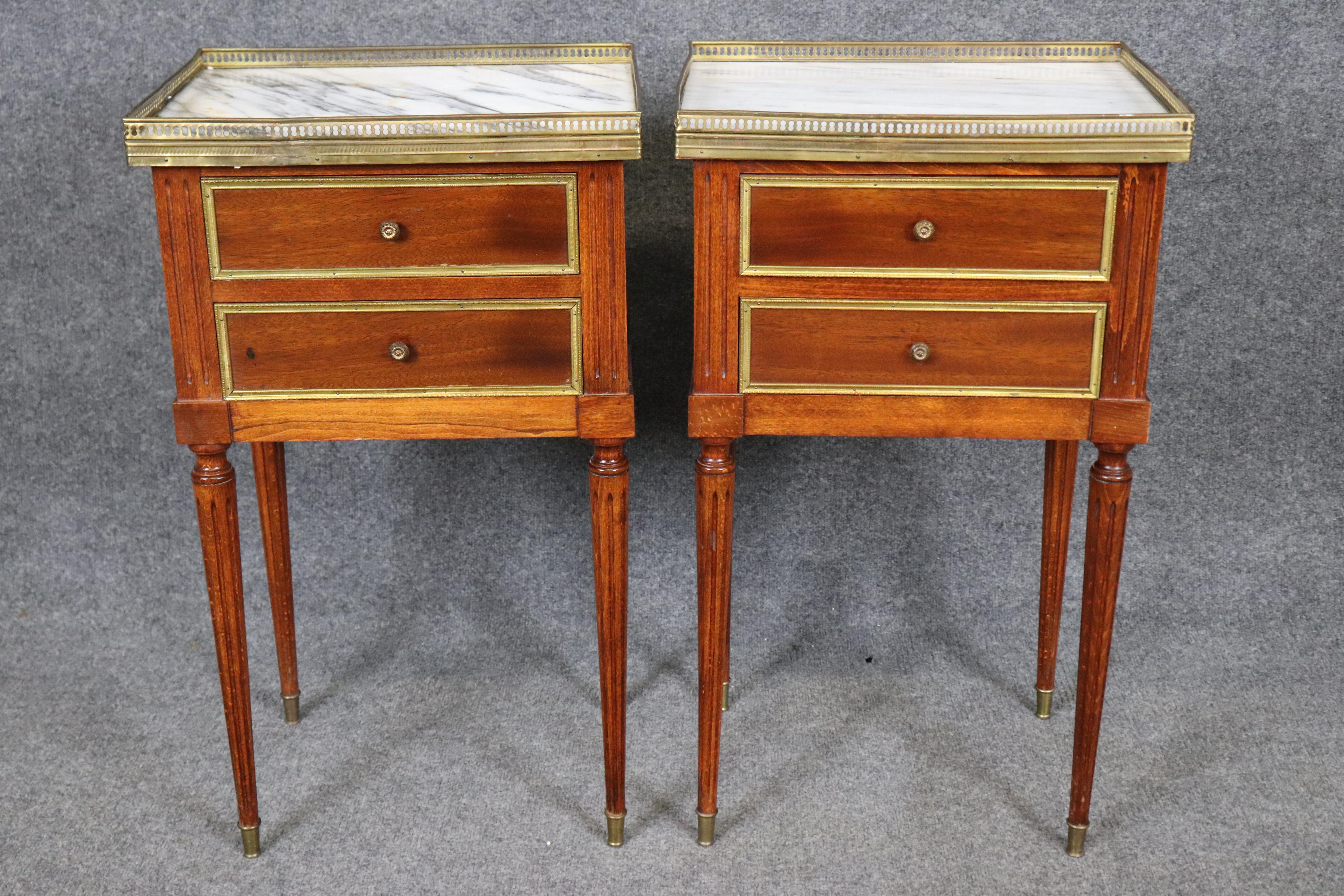 Directoire Pair French Maison Jansen Style Brass Trimmed Marble Top Louis XVI Nightstands For Sale