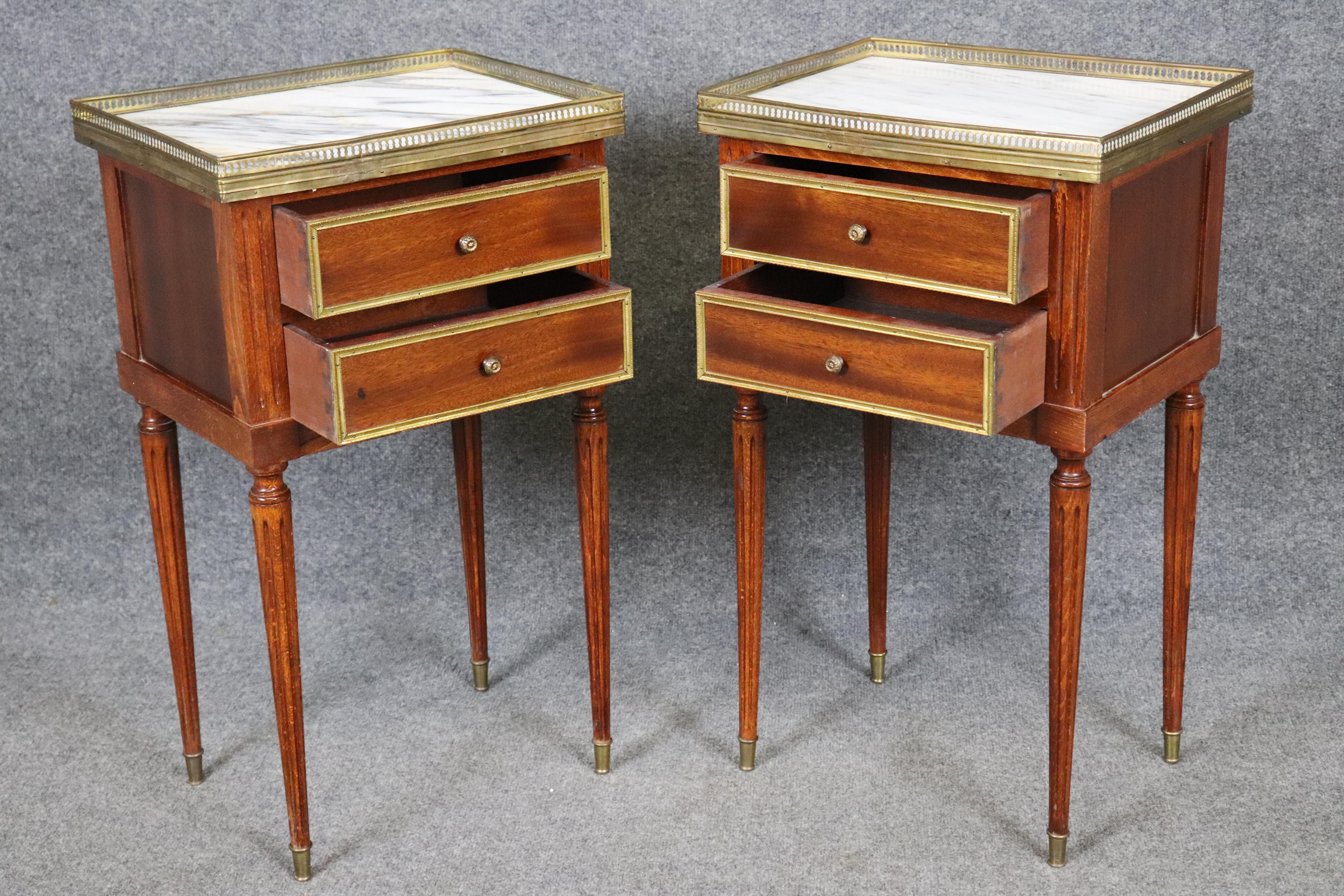 Pair French Maison Jansen Style Brass Trimmed Marble Top Louis XVI Nightstands For Sale 2