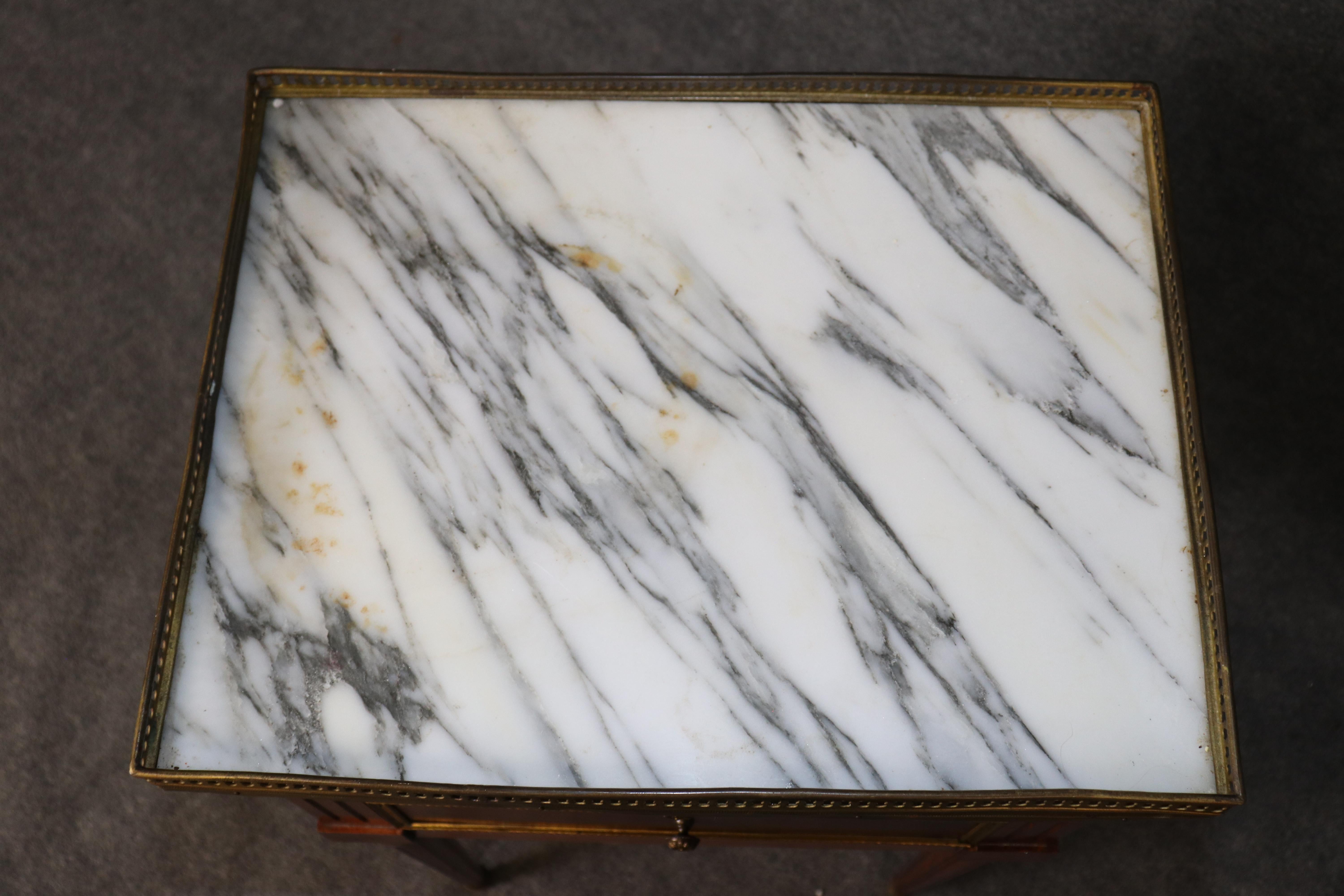 Pair French Maison Jansen Style Brass Trimmed Marble Top Louis XVI Nightstands For Sale 4