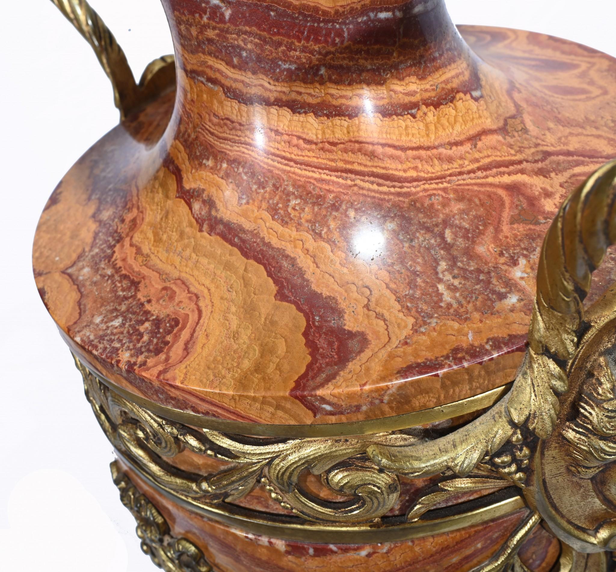 Paar französische Marmorurnen Amphora Cassolettes Empire, 1890 im Angebot 9